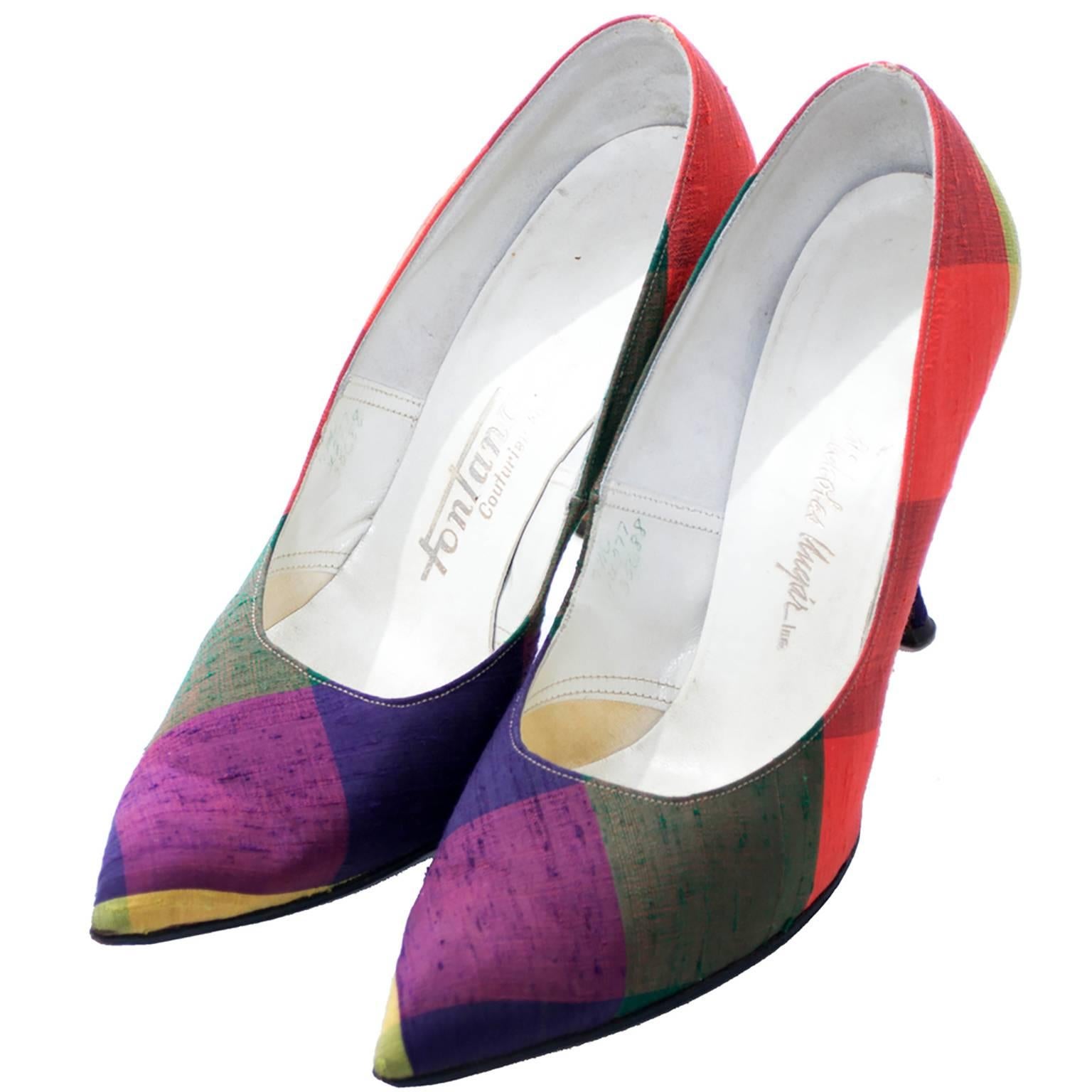 Ich LIEBE diese spektakulären Vintage-Schuhe von Fontana of Rome. Diese schöne Rohseide karierten Vintage-Schuhe haben 4 Zoll Kätzchen Fersen und sind von Fontana of Rome Couture Moden. Diese Schuhe wurden in den 1950er Jahren bei Nicholas Ungar,