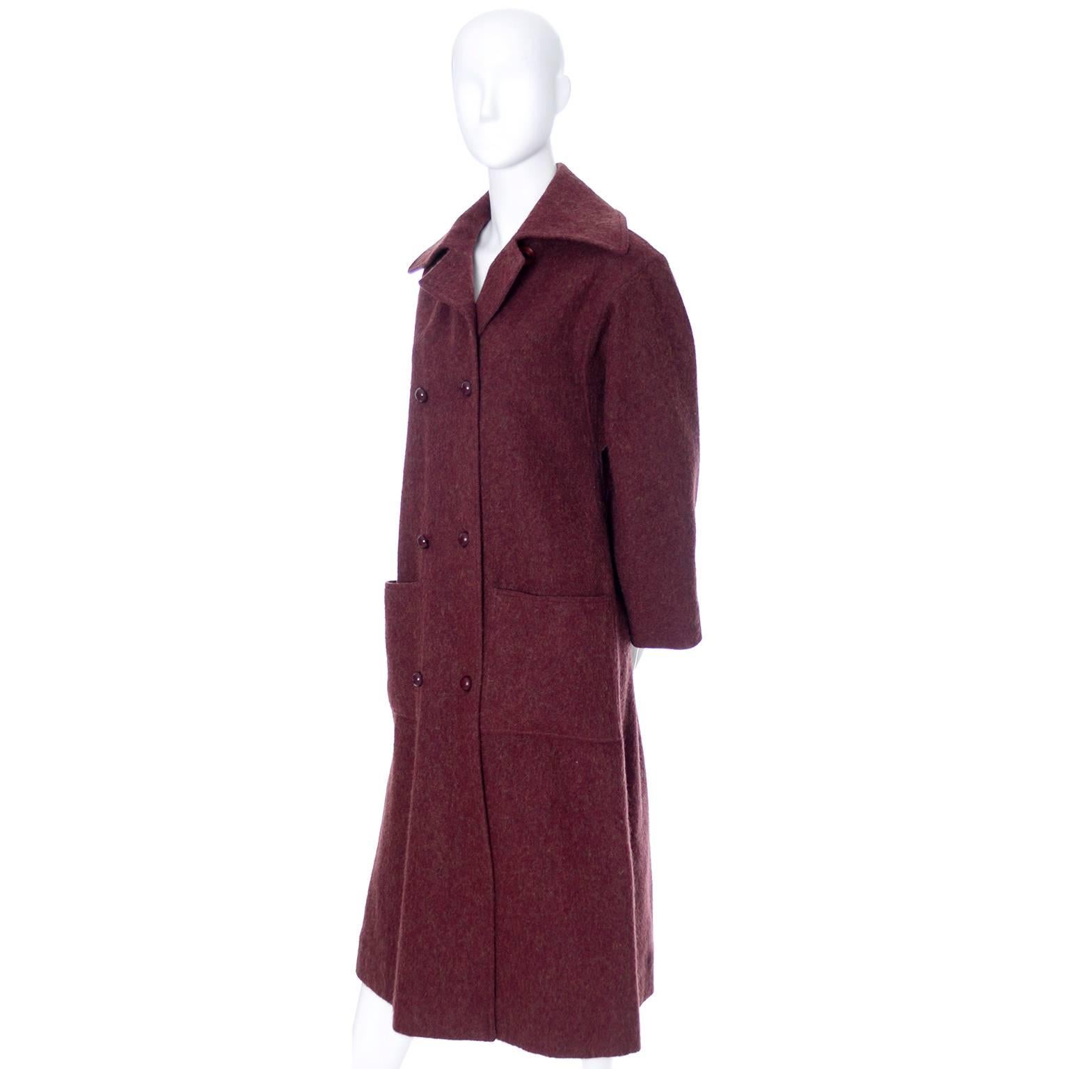Manteau vintage Givenchy en laine d'alpaga bourgogne, Nouvelle boutique Givenchy, années 1970  Pour femmes en vente