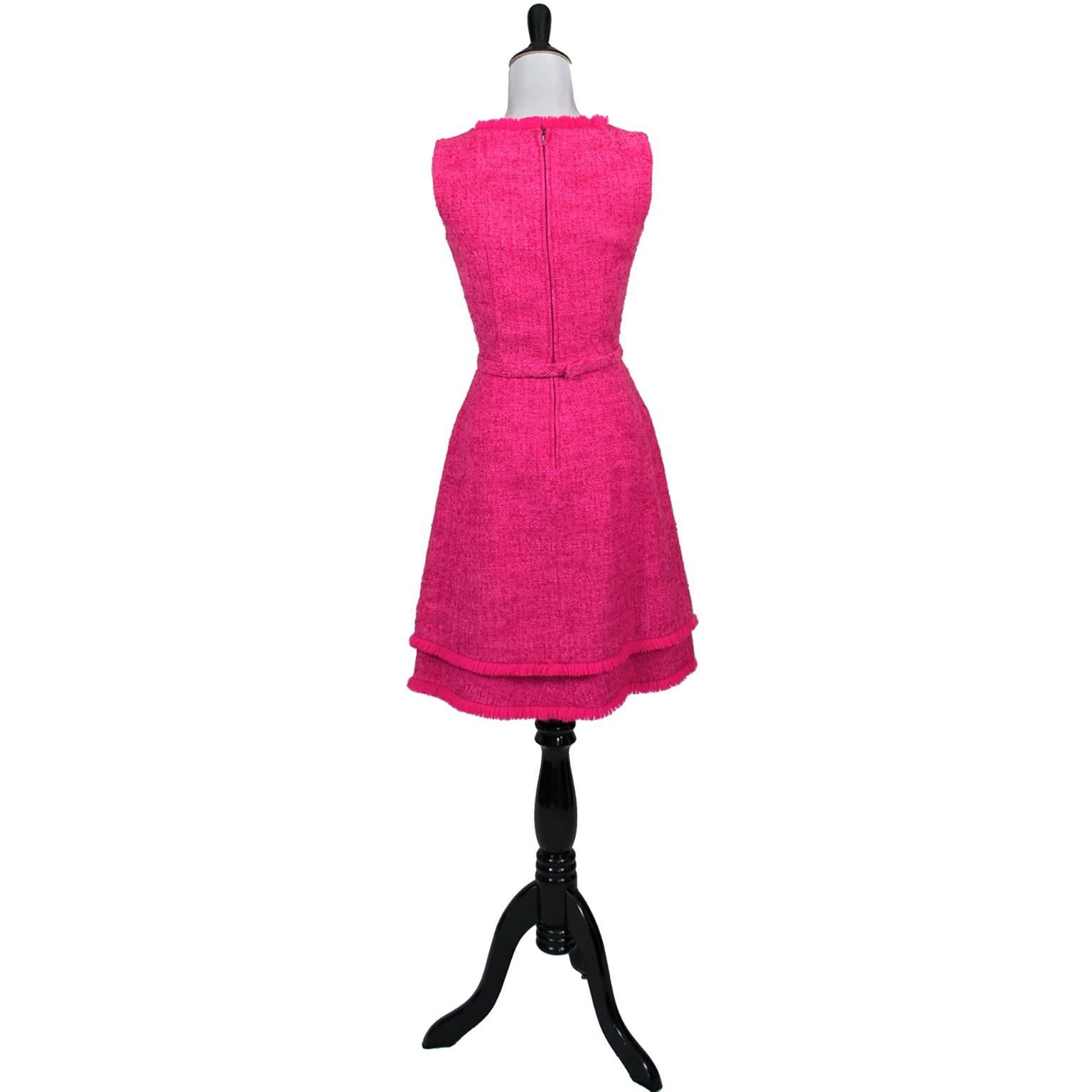 Rouge Lanz - Robe vintage d'origine en tweed rose vif sans manches à franges, années 1960 en vente