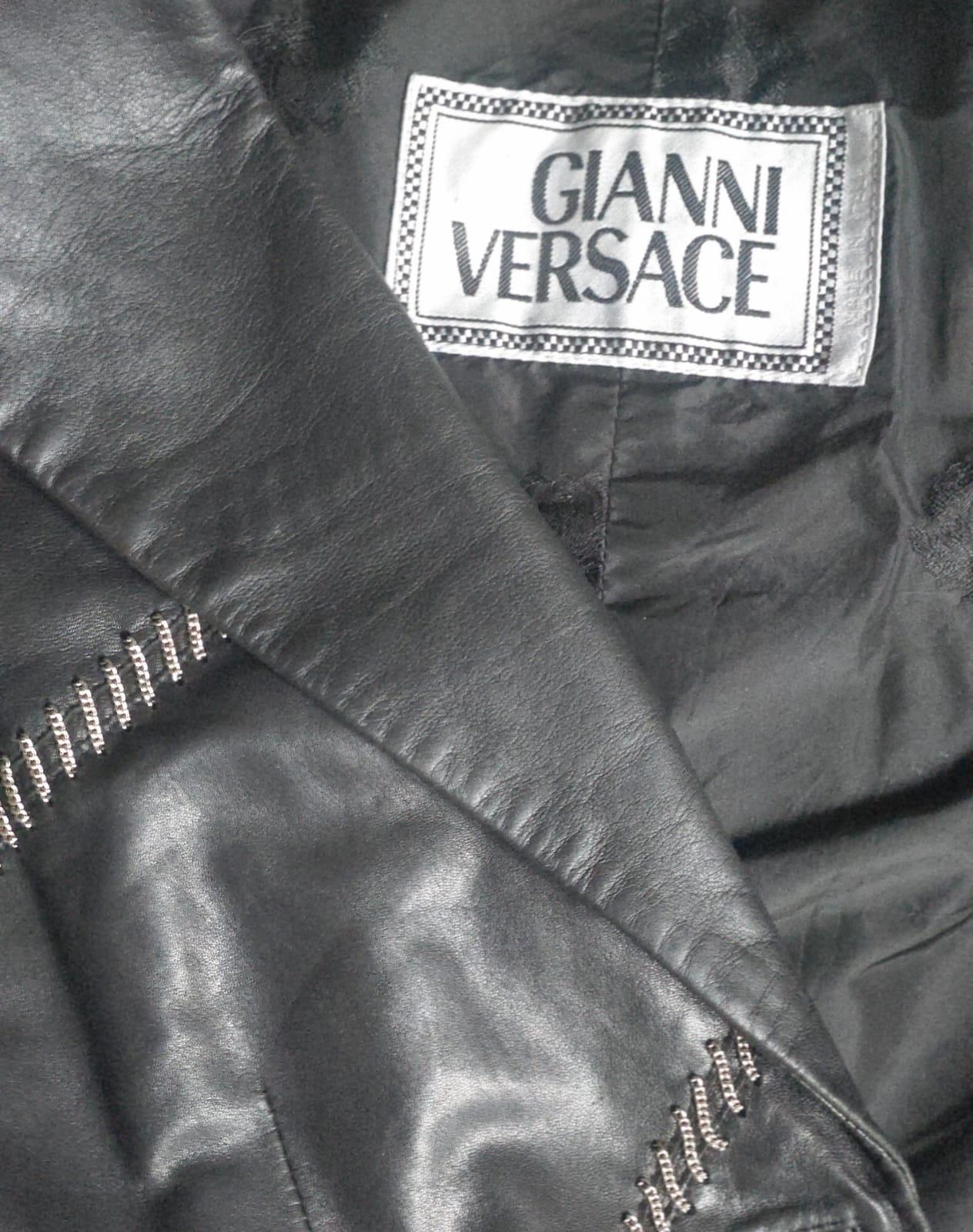 Gianni Versace - Blazer en cuir avec surpiqûres en chaîne en vente 13