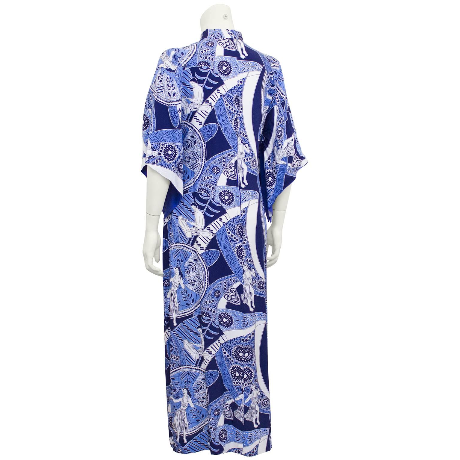 Bleu Robe d'hôtesse en rayonne bleue à imprimé hawaïen des années 1940 en vente
