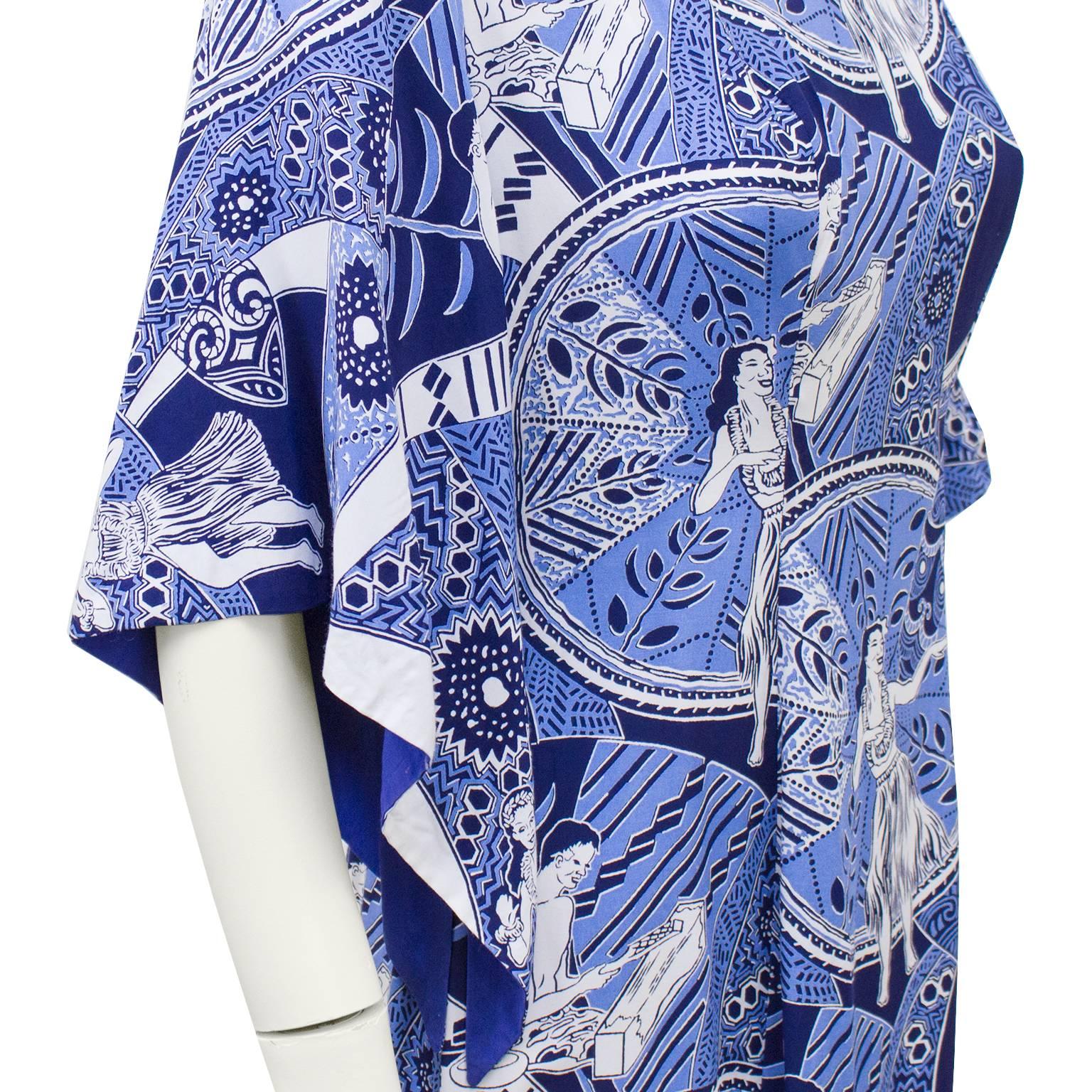 1940's Blue Hawaiian Print Rayon Hostess Gown   In Excellent Condition For Sale In Toronto, Ontario