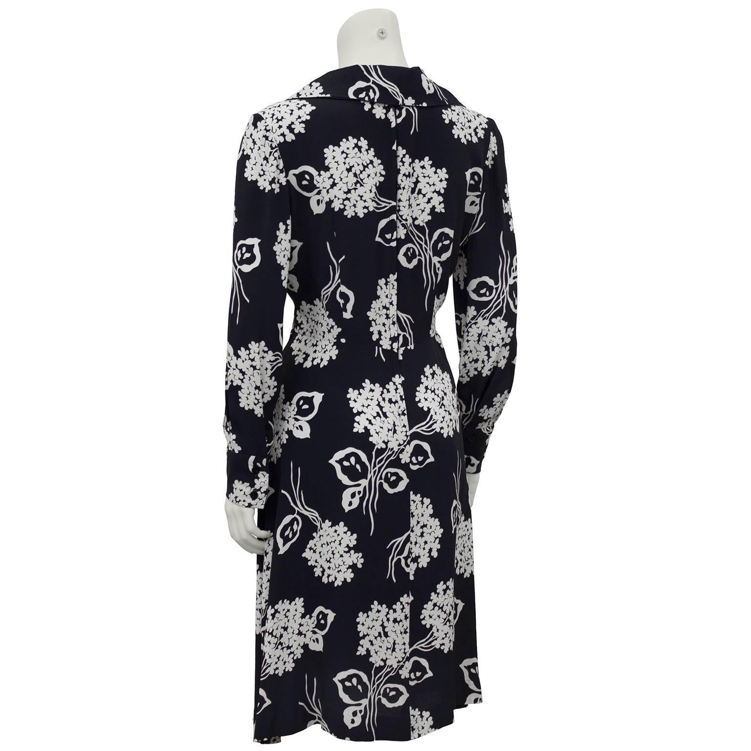 Vestido de rayón floral negro y crema de los años 40 Negro en venta