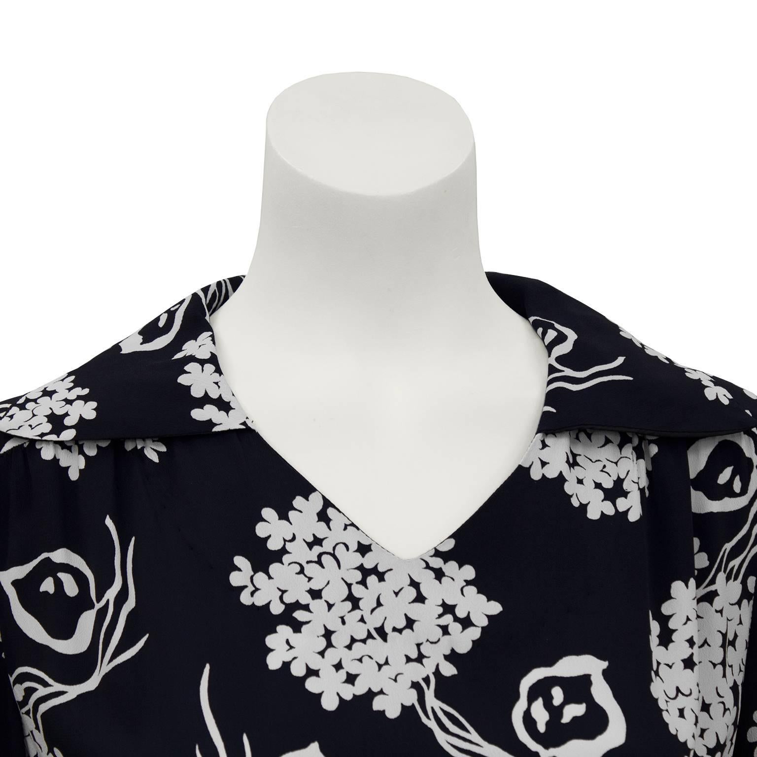 1940s Black and Cream Floral Rayon Dress In Excellent Condition For Sale In Toronto, Ontario