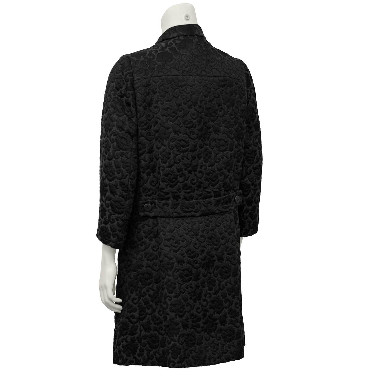 Noir Tiktiner - Manteau en brocart noir des années 1970  en vente