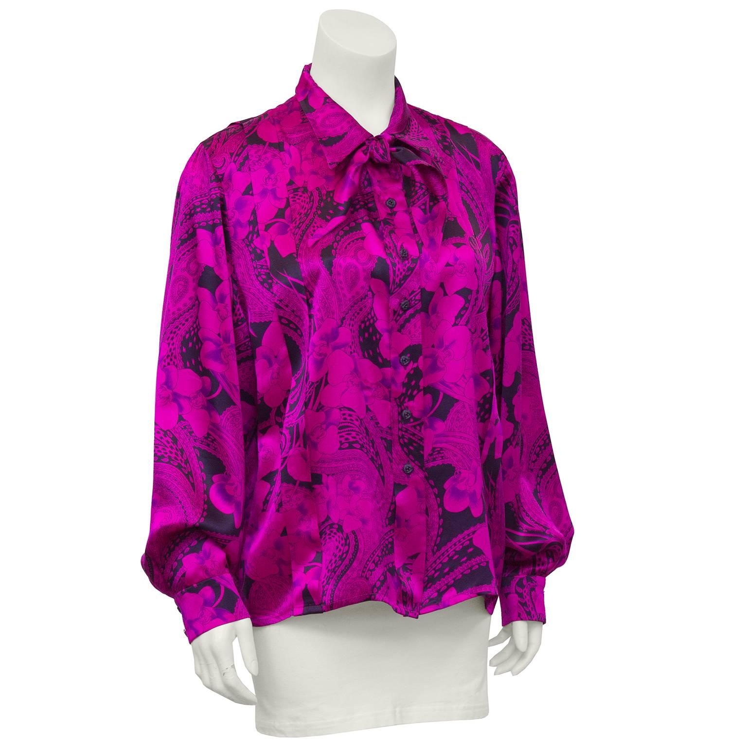 1980's Scherrer hot pink and black silk/satin blouse featuring a print of orchids and paisley. Small tie at neck and bishop sleeves. Excellent vintage condition. Fits like a US 8. 

Sleeve 21" Shoulder 24" Bust 40" Waist 42" Hips