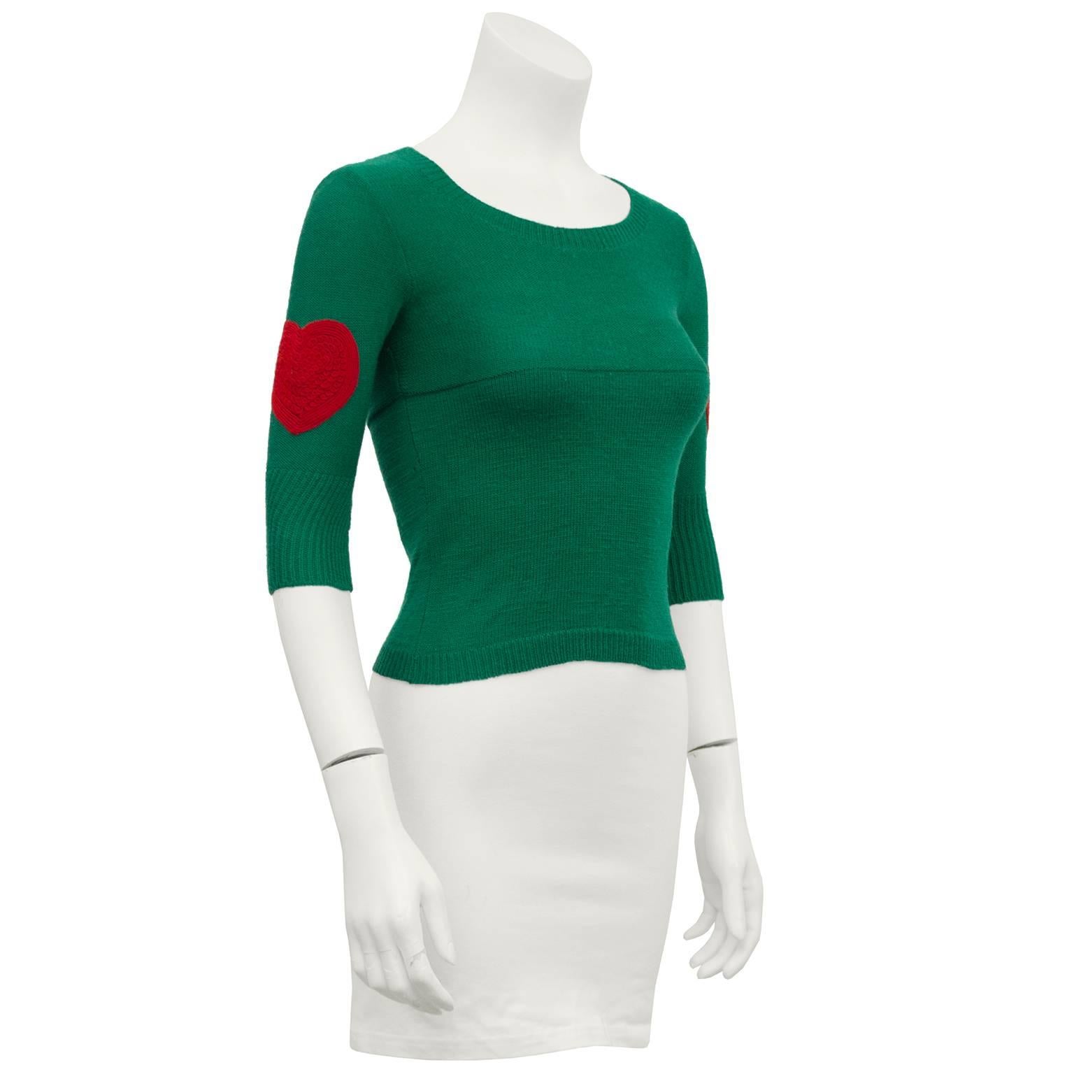 1960's London look adorable cropped kelly green hand knit wool pullover sweater with embroidered bright red heart patches on sleeves. Fits very small - a US 0 - that shrunken look works best over a crisp white collared shirt. Some minor stretch in