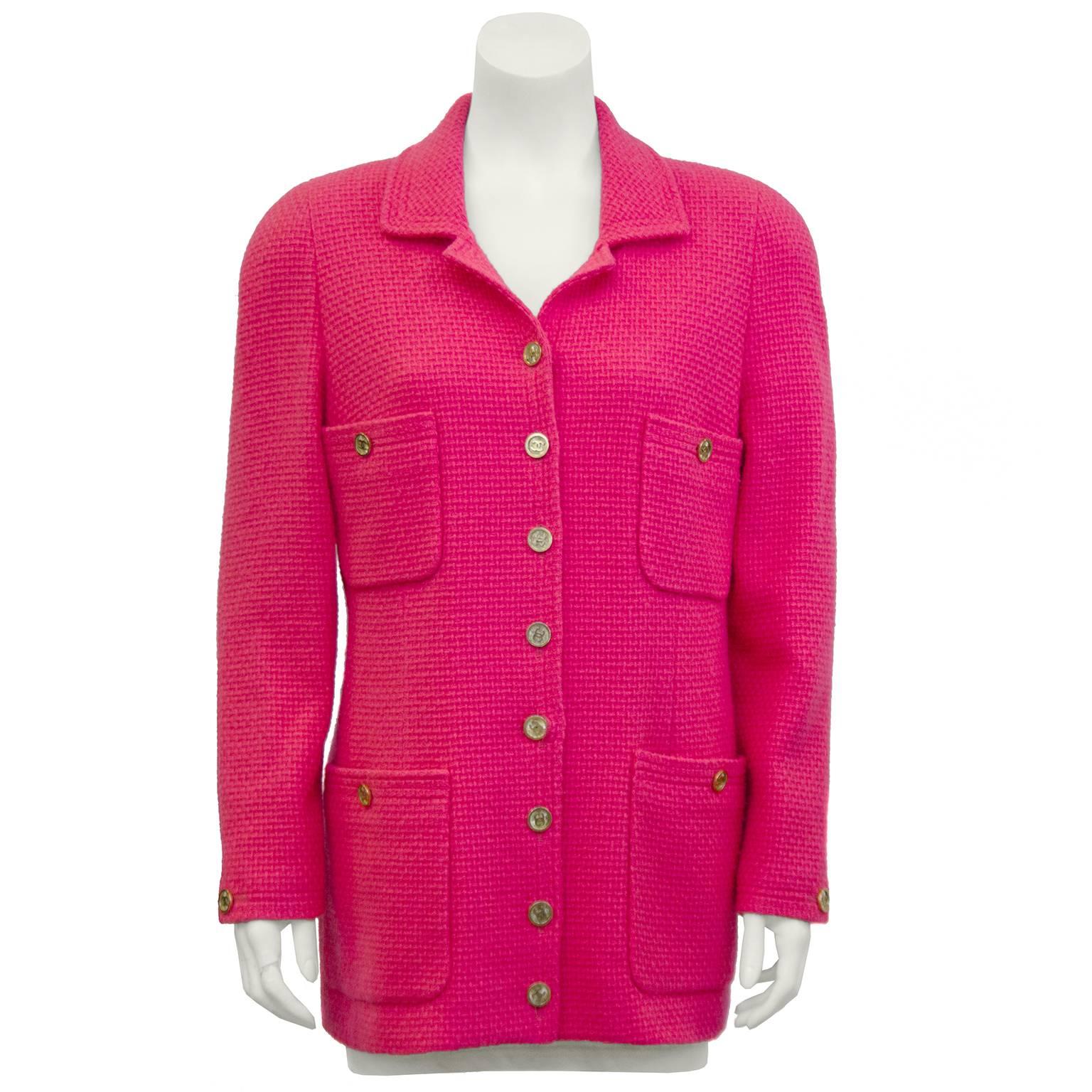 1980s classic Chanel jacket in a beautiful bright magenta pink. Boucle with gold Chanel buttons and four patch pockets. Matching magenta silk lining with small cc logos throughout.  Excellent vintage condition, fits like a US 8. 

Sleeve 17"