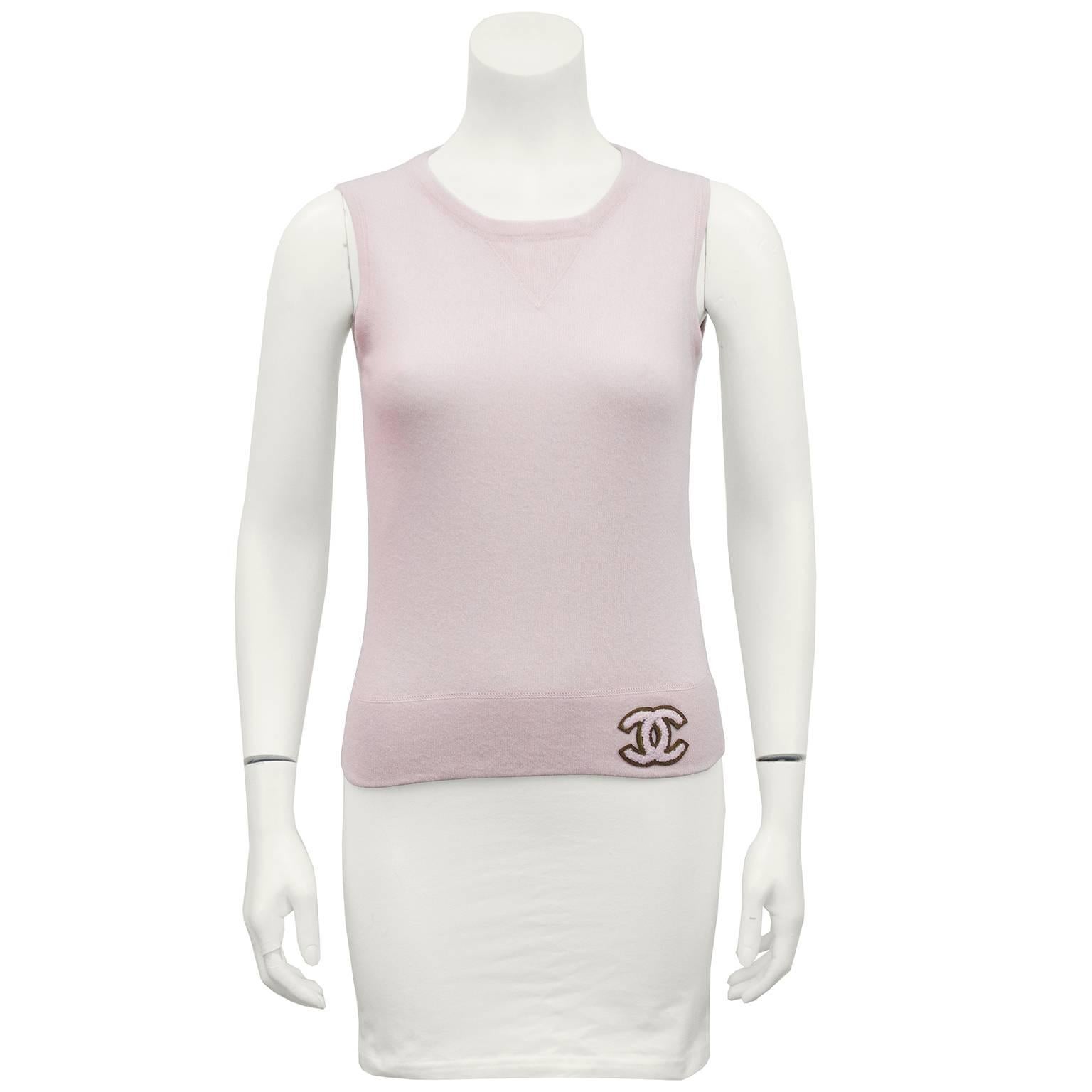 Autumn 2001 Light Pink Chanel Cashmere Twinset  In Excellent Condition In Toronto, Ontario