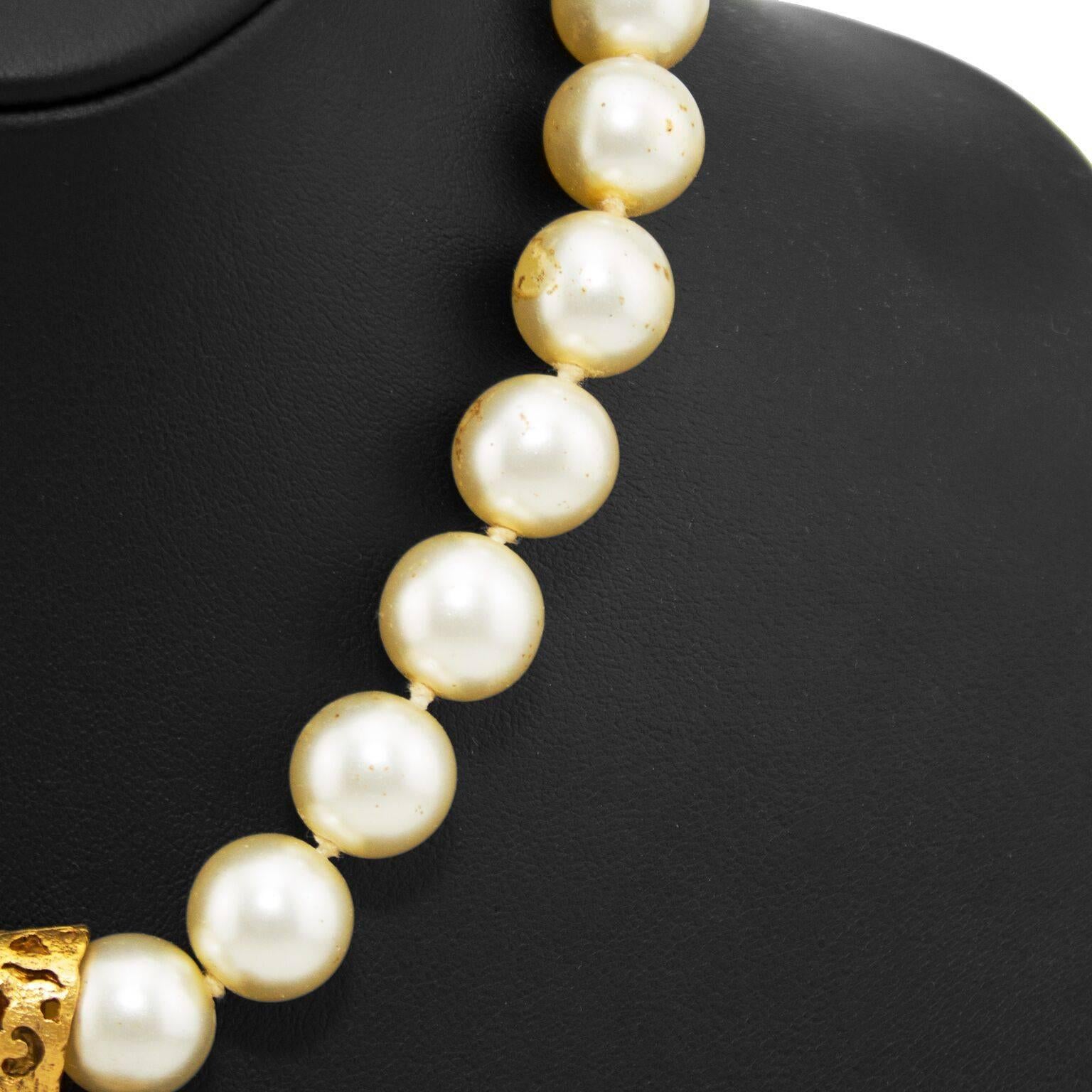 1970s Chanel Pearl Necklace with Gold Tone Filigree Pendant and Red Poured Glass In Good Condition In Toronto, Ontario