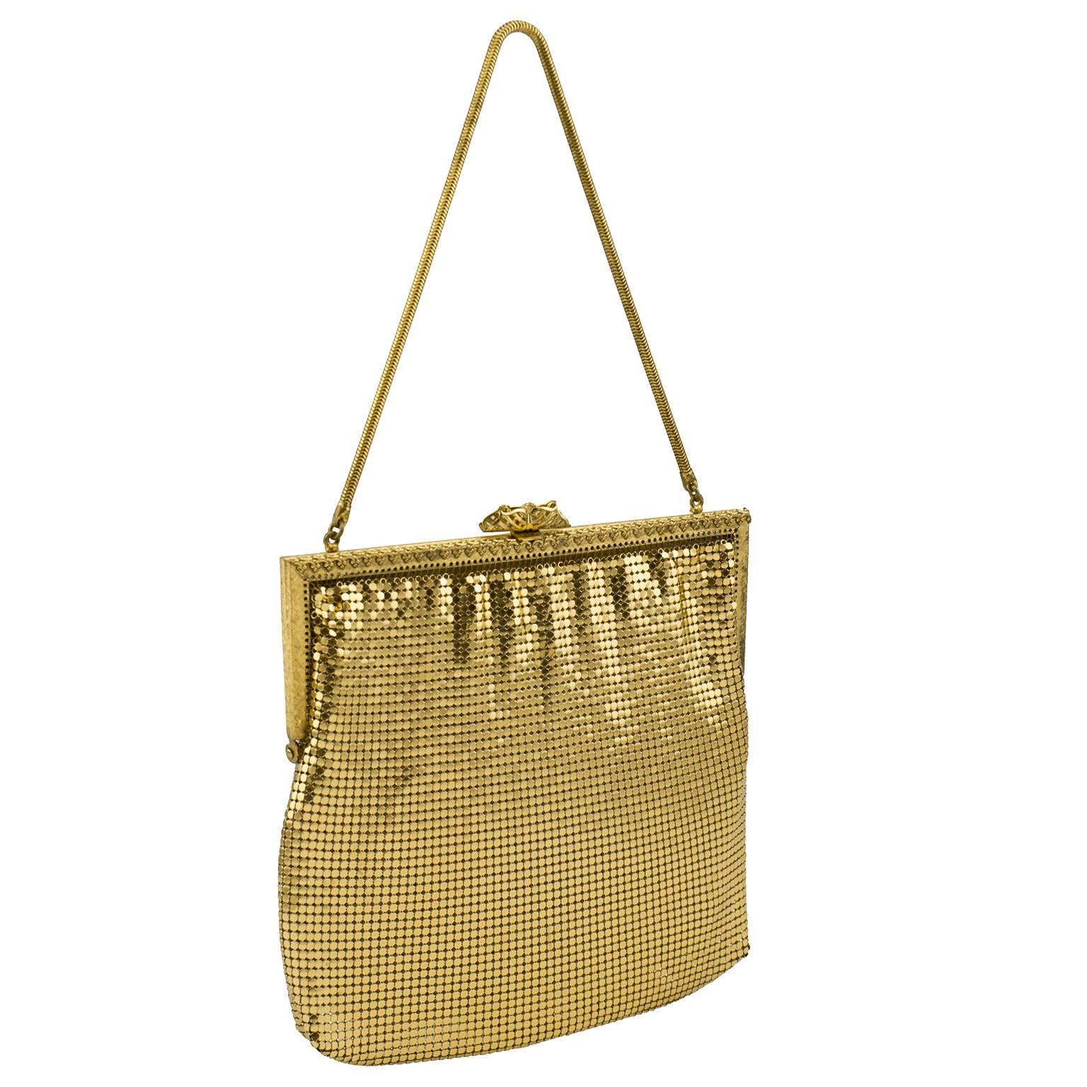 Classic and beautiful 1950s gold metal mesh evening bag. Details are amazing throughout, gold metal frame with ornate metal work and filigree snap clasp. Peach silk lining. Excellent vintage condition, slight wear to lining. 

Length 7