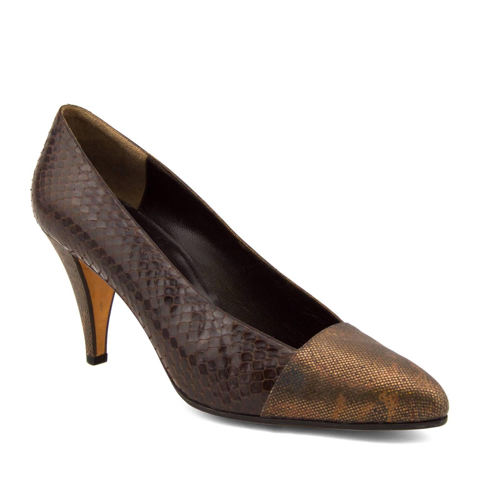 1980s bronze and brown mixed material pump by Andrea Pfister. The outer side of the shoe is dark brown while the inner side is supple brown leather. The toe and heel are covered in a bronze texturized leather. The soles are in pristine condition and