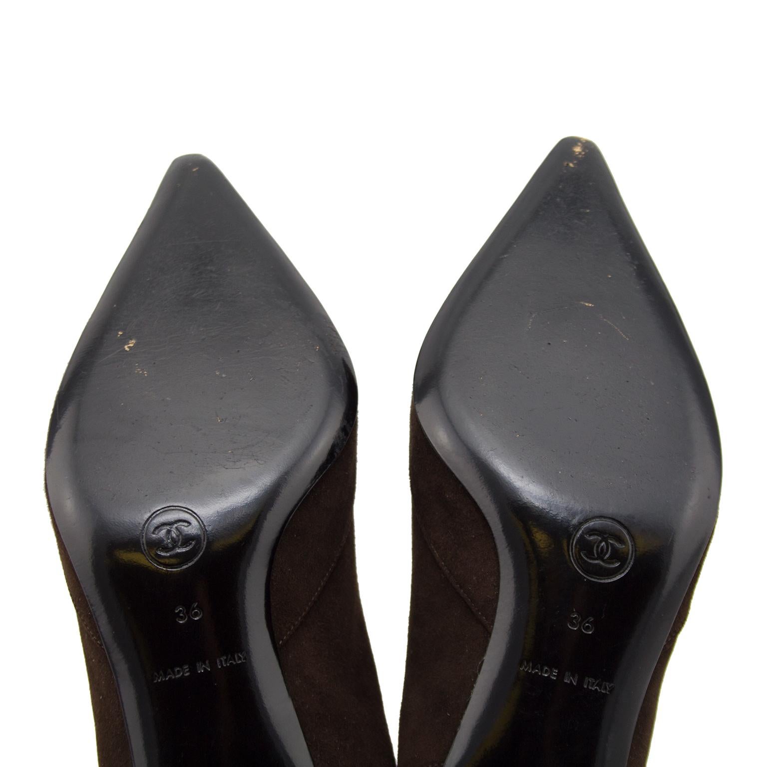 Late 1990s Chanel Brown Suede Pointed Toe Sling Back Kitten Heels In Excellent Condition In Toronto, Ontario