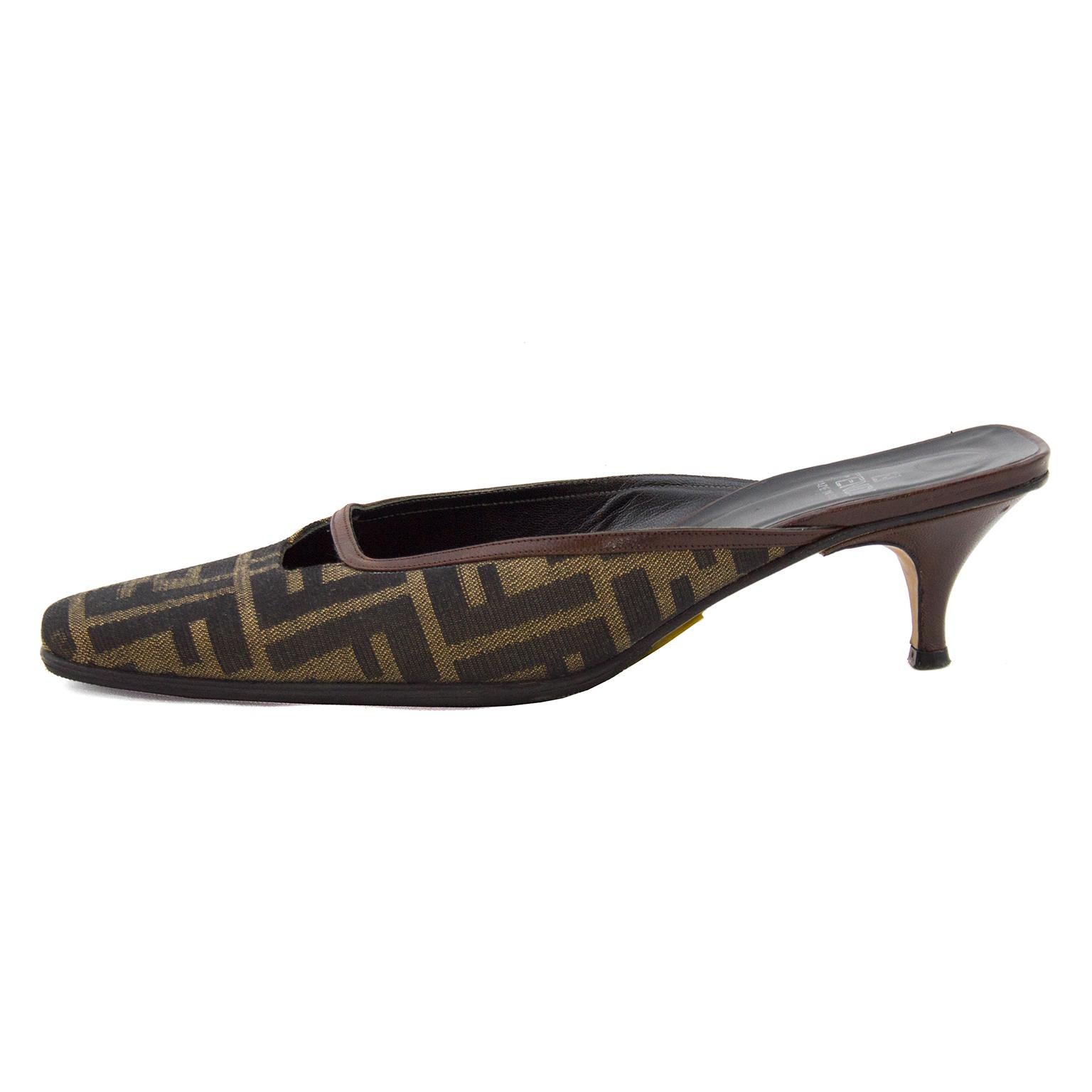 Fendi Zuca pattern square to slides in size 7.5 US. In excellent condition. Trimmed in chestnut brown leather with peek-a-boo opening to add some charm to the already chic mules. Low kitten style heel, perfect with your favorite denim or black
