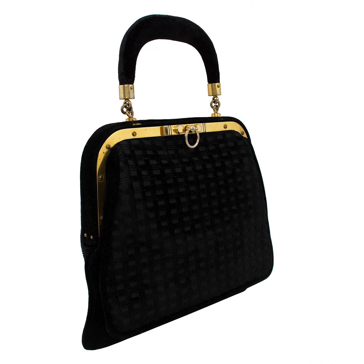 1960 Roberta di Camerino Black Velvet Handbag In Good Condition In Toronto, Ontario