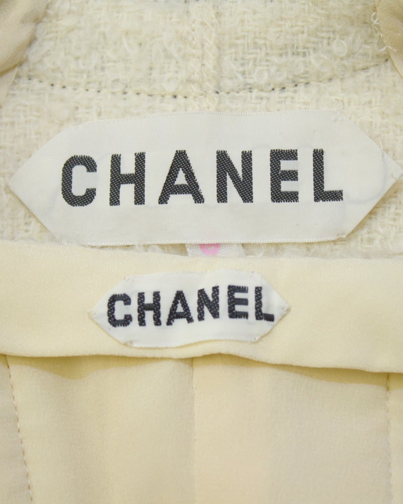 1970s Chanel Couture Cream Boucle Skirt Suit In Excellent Condition In Toronto, Ontario