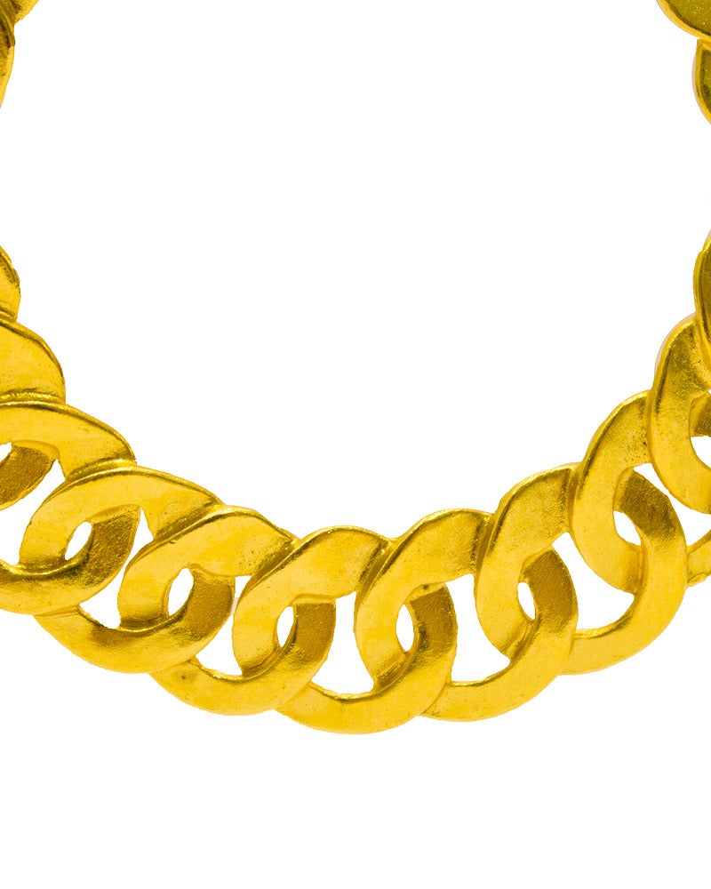 1996 Chanel Gold Chain Link Hoop Earrings In Excellent Condition In Toronto, Ontario