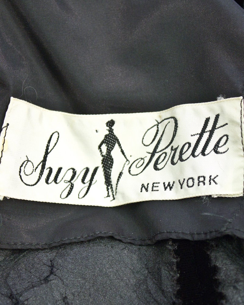 1950s Suzy Perette Black Velvet Cocktail Dress with Bow Detail In Excellent Condition In Toronto, Ontario