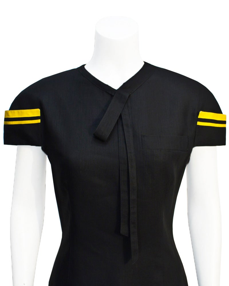 Noir Robe en lin noir et jaune de Gianni Versace des années 1980 en vente