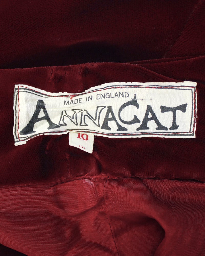 Vestido de terciopelo burdeos Annacat de los años 70 con detalles dorados y plateados en Bueno estado para la venta en Toronto, Ontario