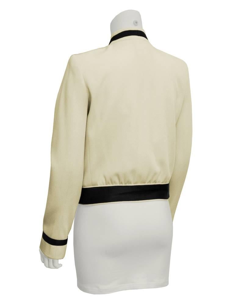 2002 Chanel Bomberjacke in Creme und Schwarz (Beige)