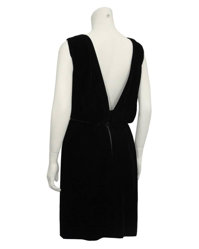 Noir Christian Dior London - Robe de cocktail en velours noir des années 1960 en vente
