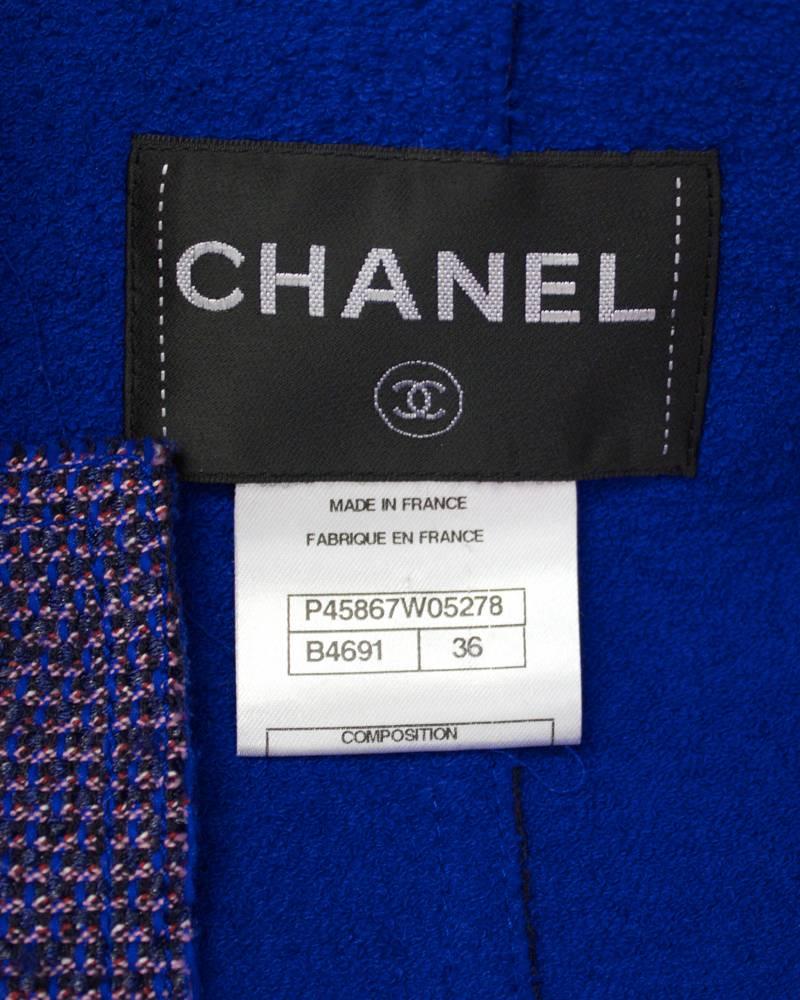 2013 Chanel Purple Tweed Jacket with Pearl Buttons In Excellent Condition In Toronto, Ontario