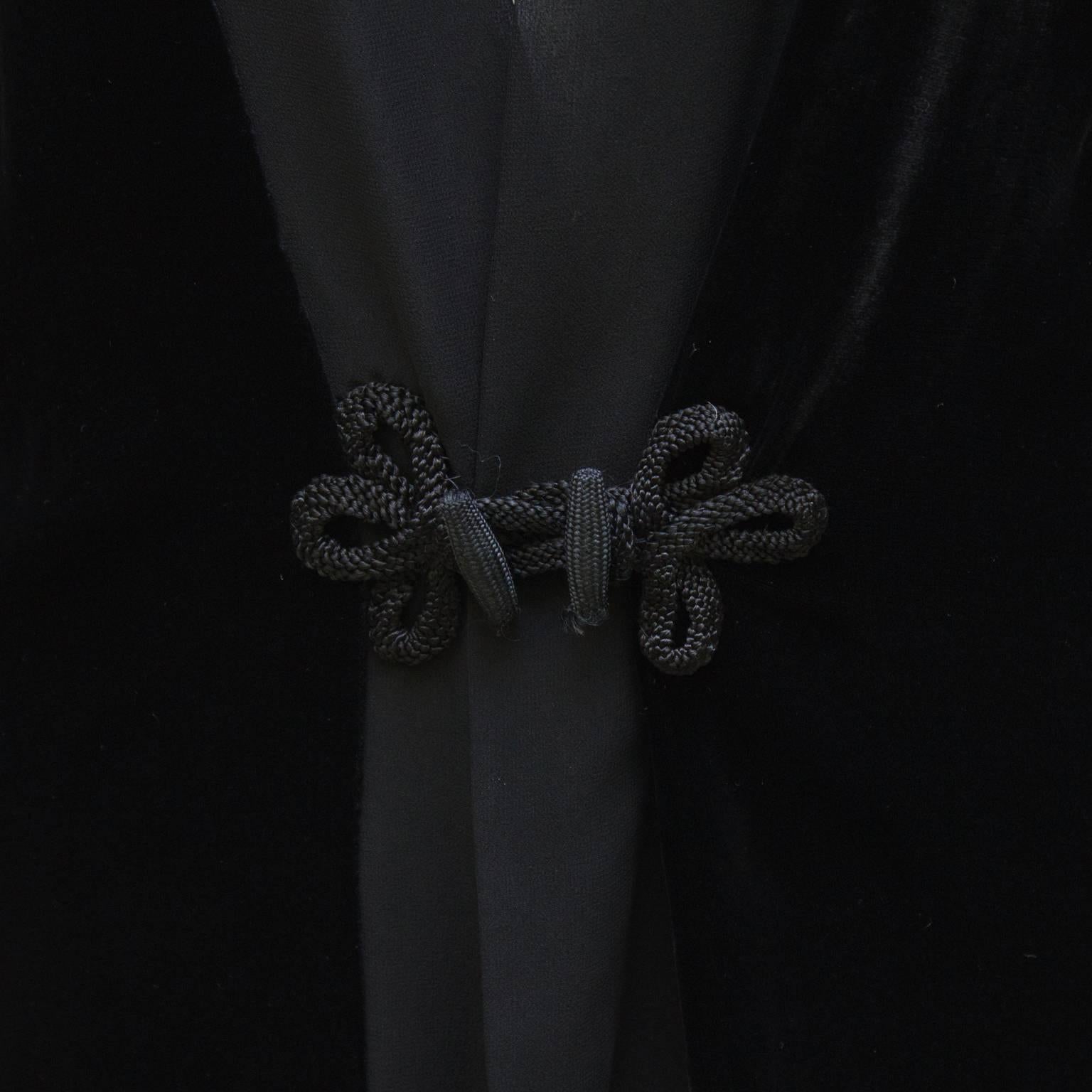 1930's Anonymous Black Velvet Robe Jacket  In Good Condition In Toronto, Ontario