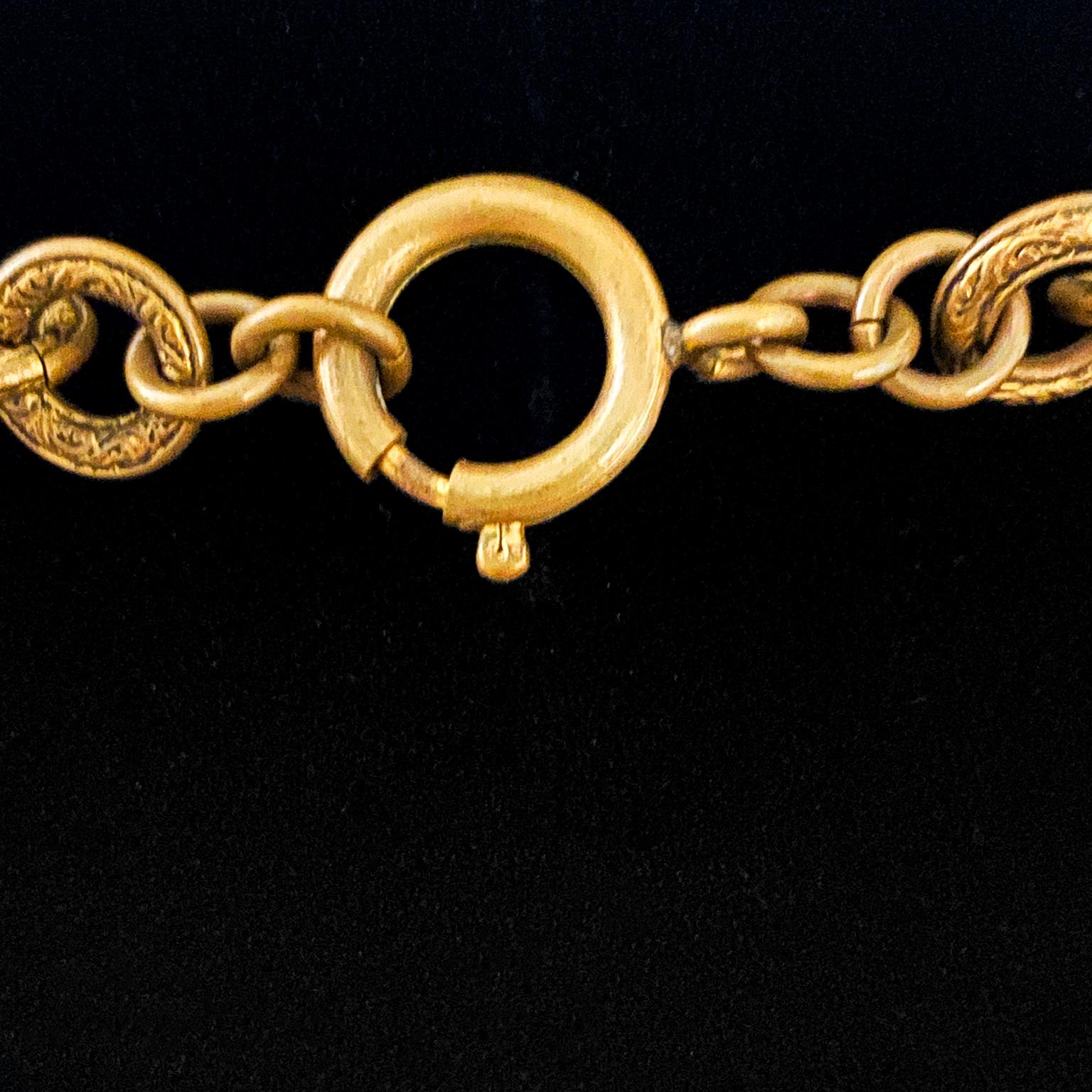 1985 Chanel Perle und vergoldete Metallkette Tropfen-Halskette im Angebot 1
