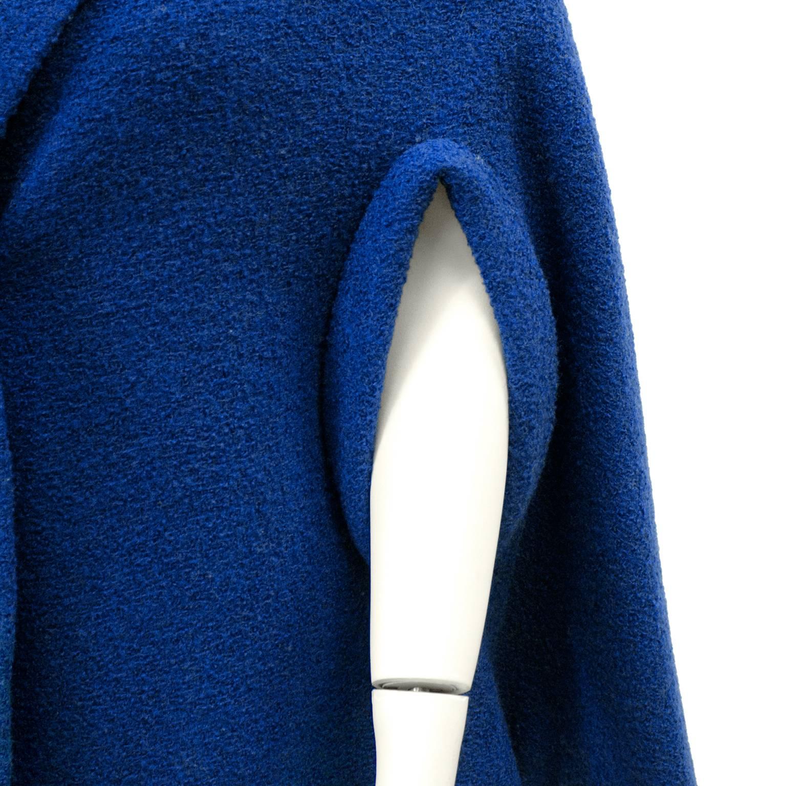 1950's Blue Wool Cape In Excellent Condition In Toronto, Ontario