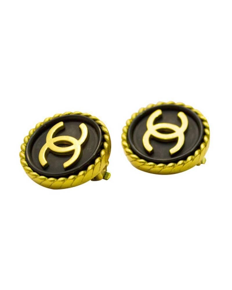 Classic Chanel gold and black CC logo button clip on earrings from Spring 1995. The black circular earrings have a goldtone CC in the center and a braided gold edge. Clip on style earrings, in excellent condition.