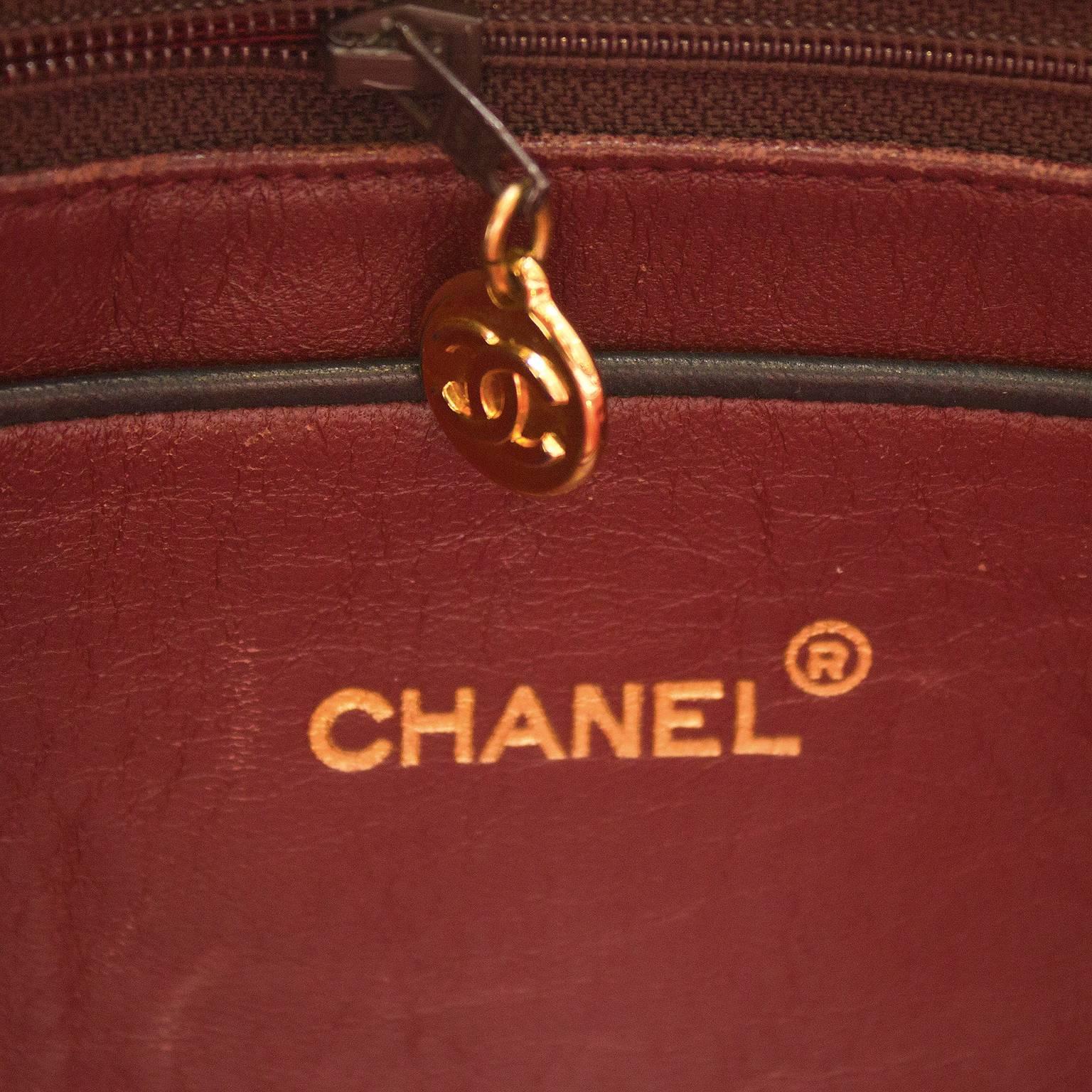 Bolsa de cámara negra Chanel de los años 80 en Excelente Estado en Toronto, Ontario