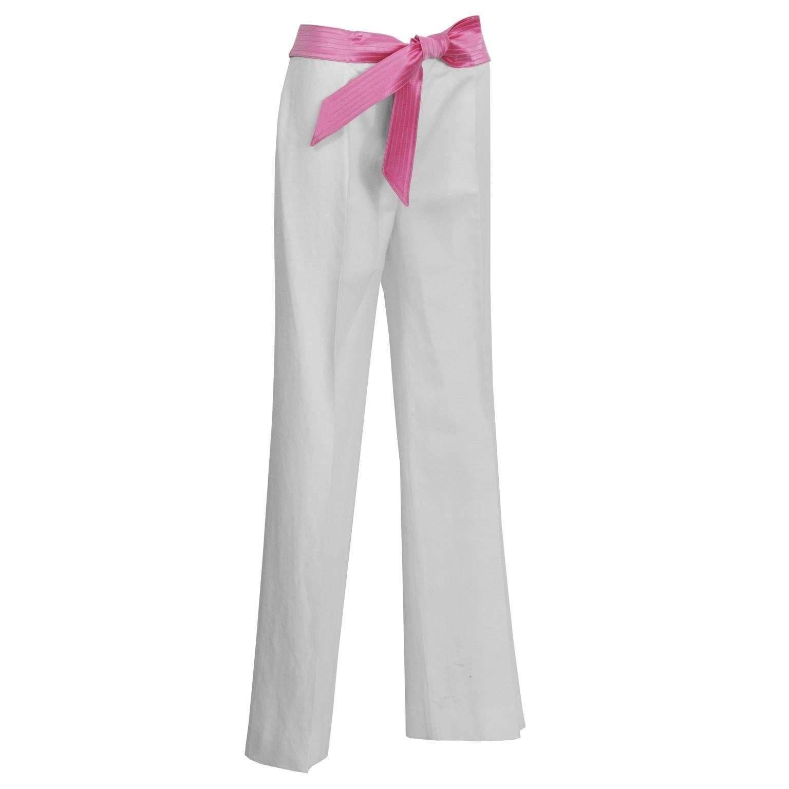These chic Valentino 1990's cream trousers are perfect for your summer wardrobe. Wide legged linen pants featuring attached pink satin ribbon belt and front zip closure. Excellent vintage condition. Fit like a US 4.