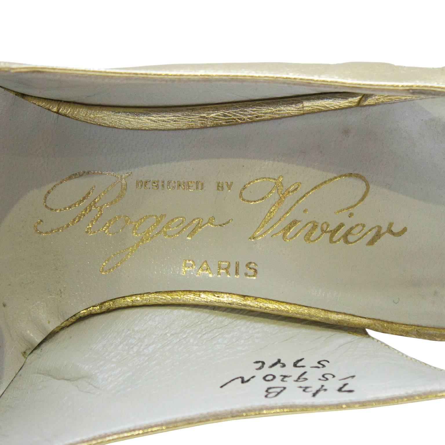 1950's Roger Vivier Gold Leder Slingbacks  Damen im Angebot