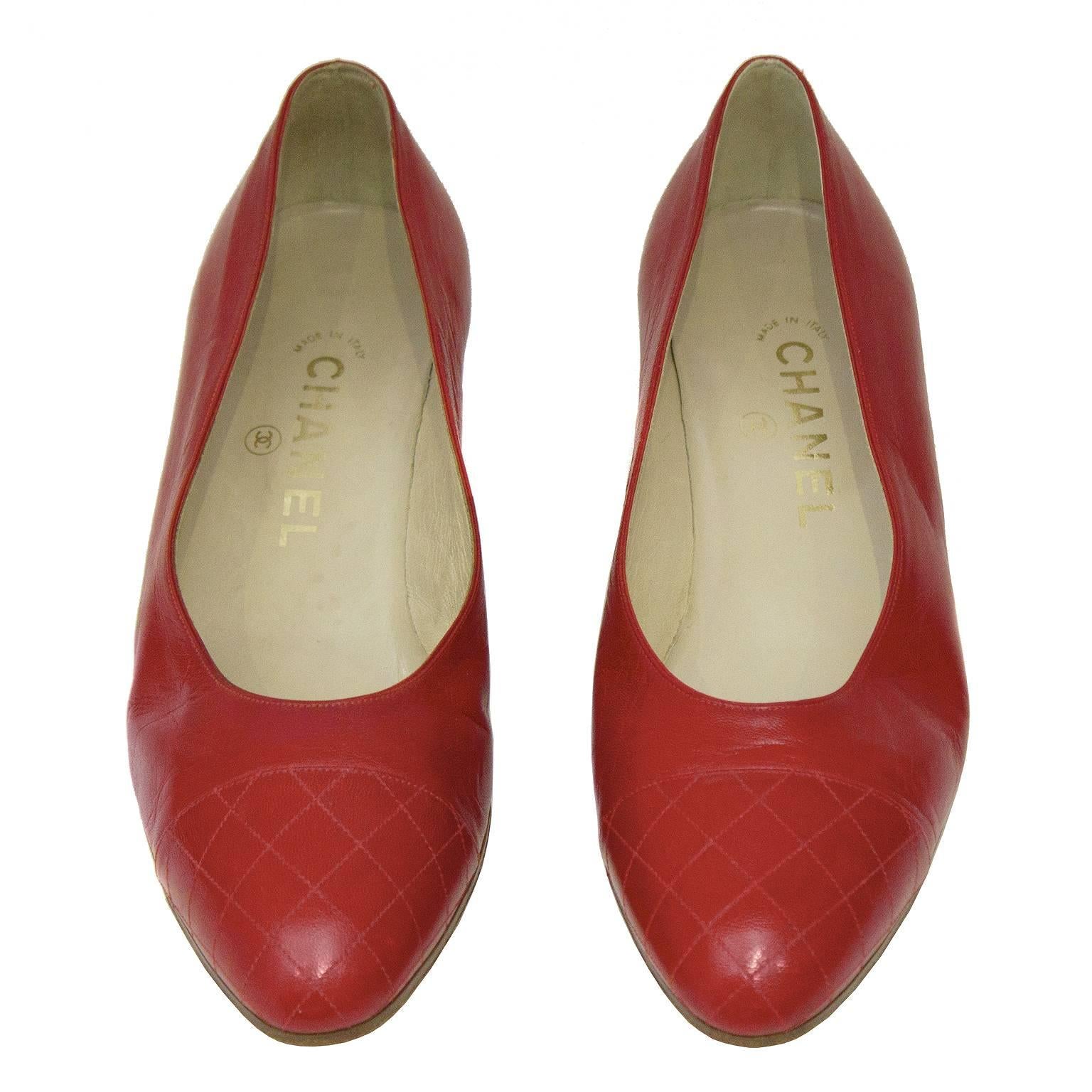 Chanel 1980's red leather pump with a quilted detail on the almond shaped toe. Leather covered tapered low stack heels. The shoes are in pristine, never worn condition. Marked 6½ but fits like a 5 ½ / 6 US.