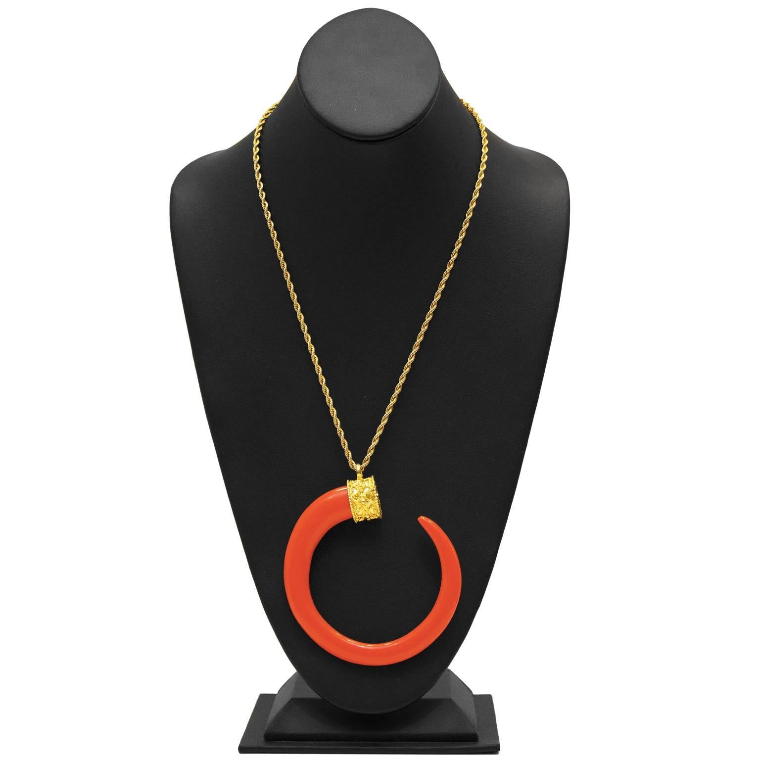 Oversized faux coral curved tusk pendant circa 1970's hanging on mid weight gold plated chain. Dramatic piece. Excellent condition.

Diameter of crescent: 3.5