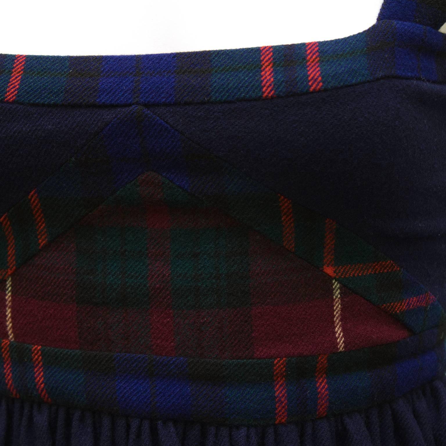 1970's Navy Wool JUmper With Plaid Details In Excellent Condition In Toronto, Ontario