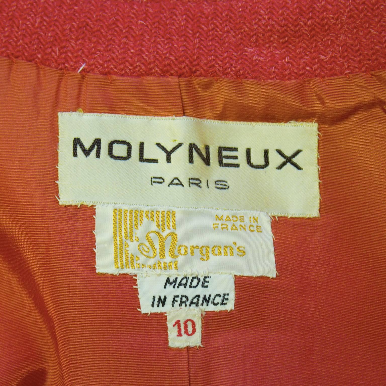 1960's Molyneux Coral Wool Skirt Suit In Good Condition For Sale In Toronto, Ontario