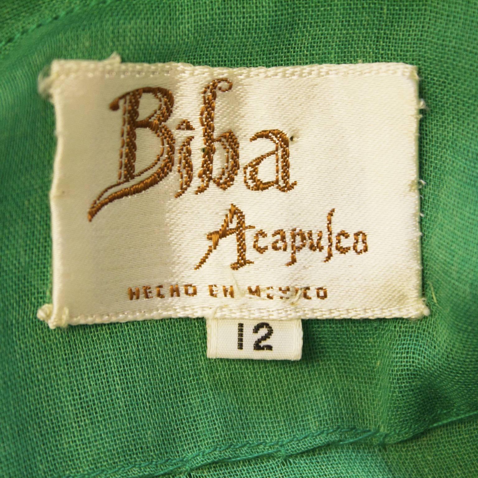 1960's Green Mexican Cotton Dress with Embroidery  In Excellent Condition In Toronto, Ontario