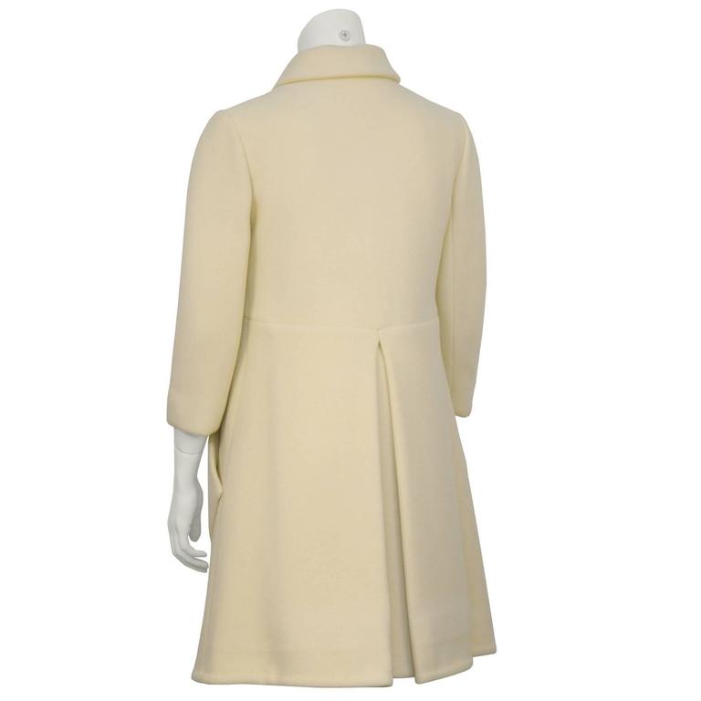 1960's Cream Wool Mod Coat with Gold Buttons In Excellent Condition For Sale In Toronto, Ontario