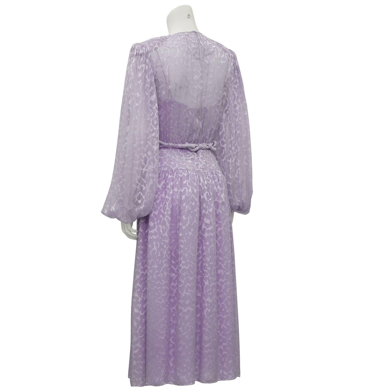 Gris Oscar de la Renta - Robe de soirée en mousseline de soie perlée lavande des années 1980 en vente