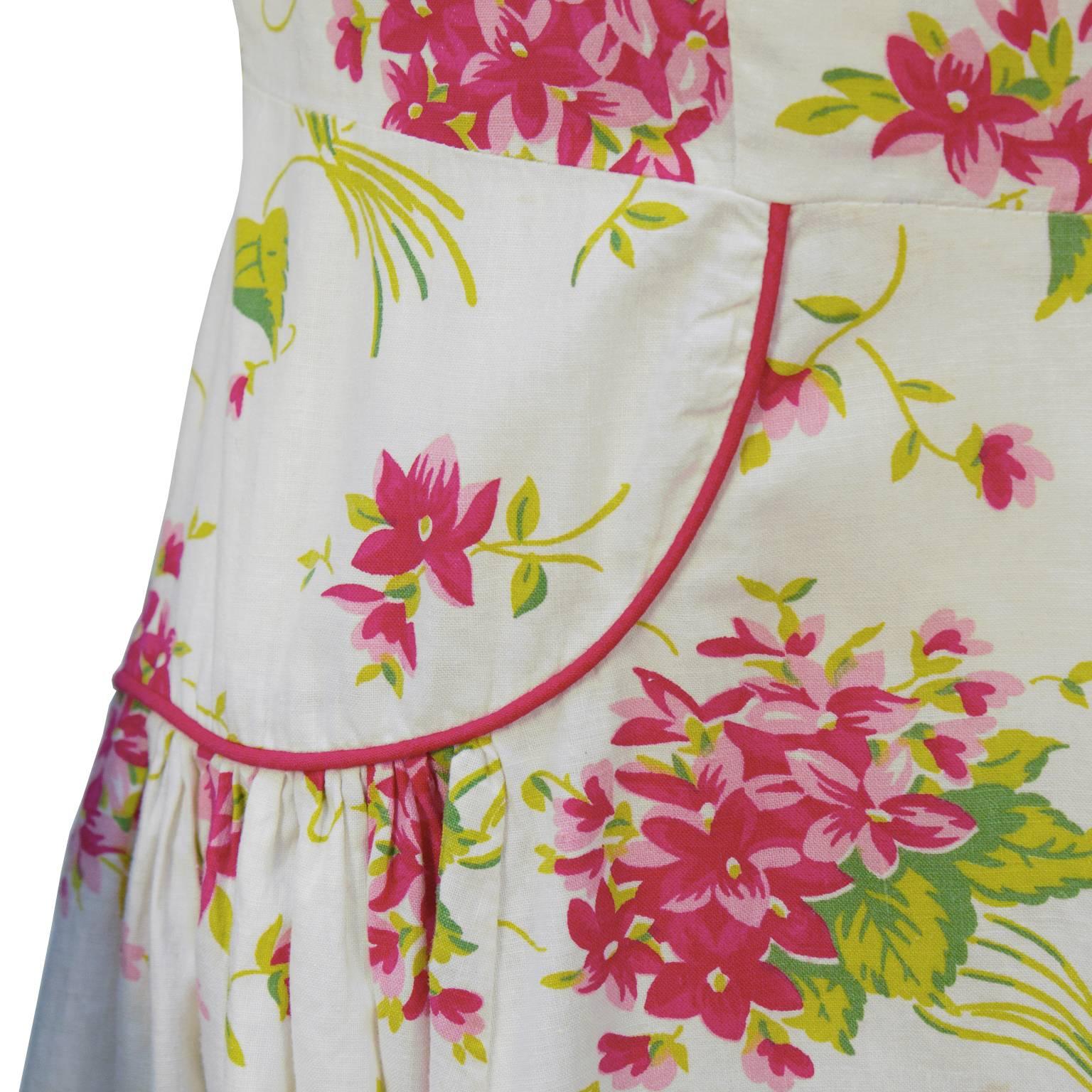 1950's Floral Cotton Daydress with Red Piping In Excellent Condition For Sale In Toronto, Ontario