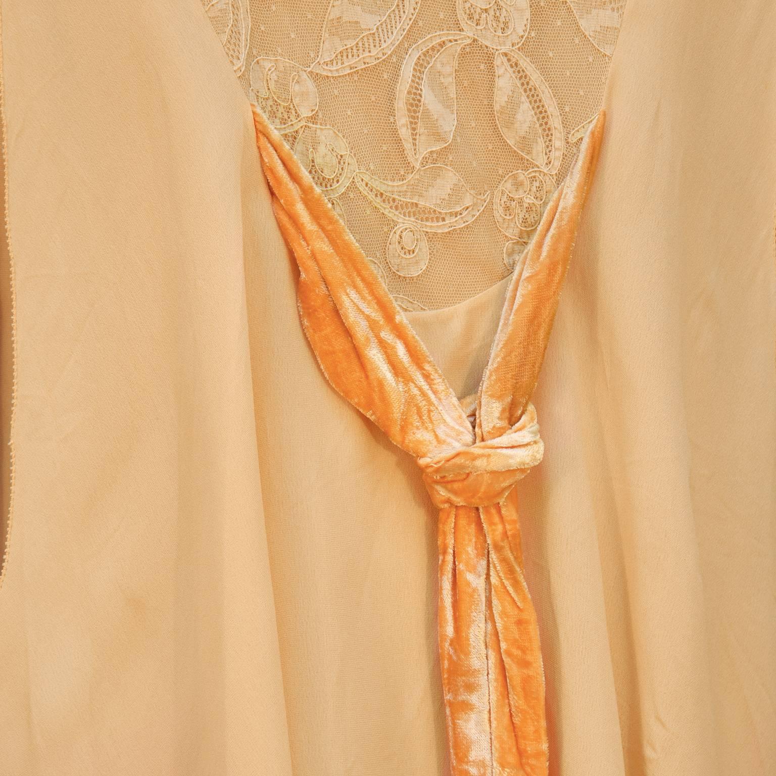 1920's Peach Chiffon and Velvet Flapper Dress and Hat In Excellent Condition In Toronto, Ontario