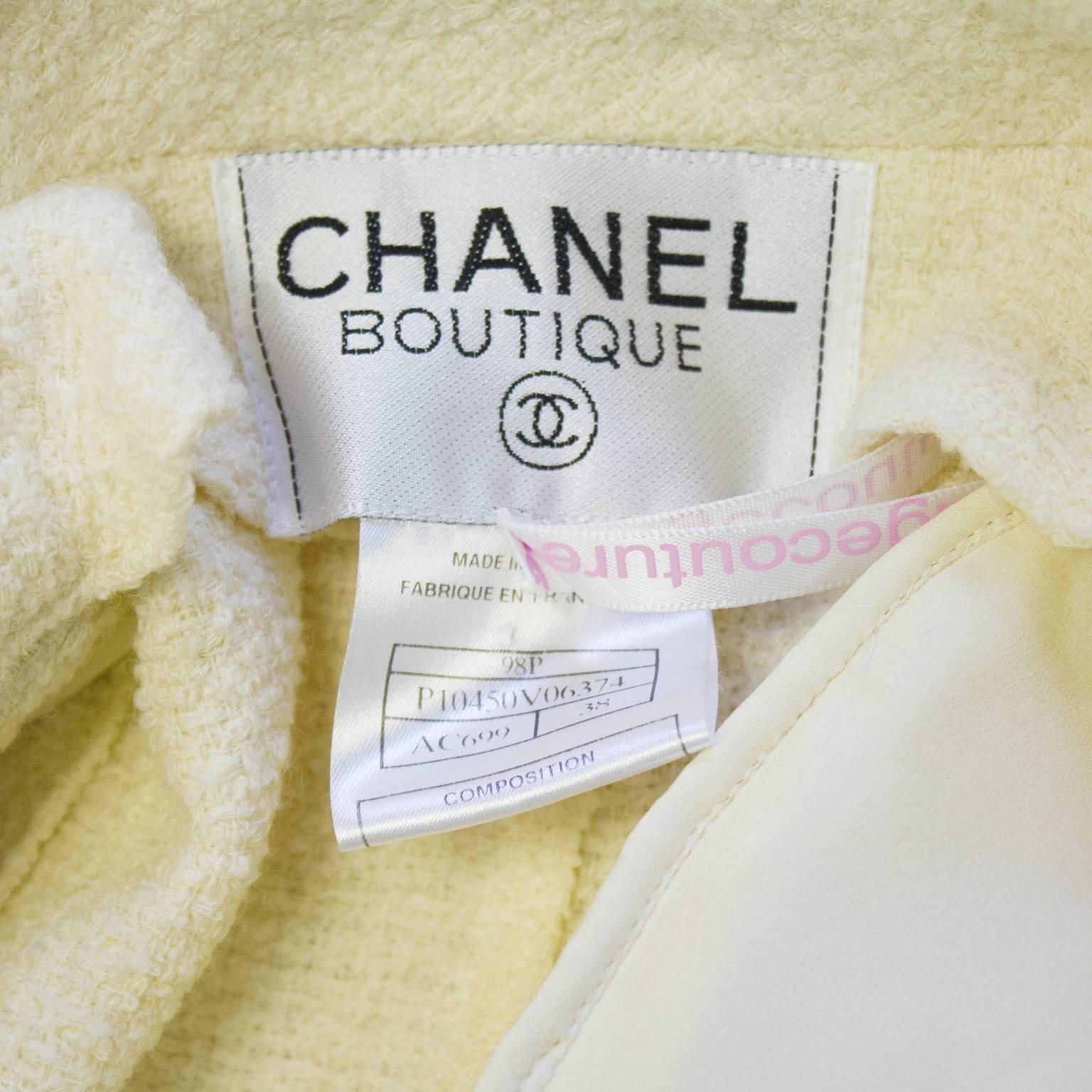 1998 Spring Chanel Cream Short Sleeve Suit In Excellent Condition In Toronto, Ontario