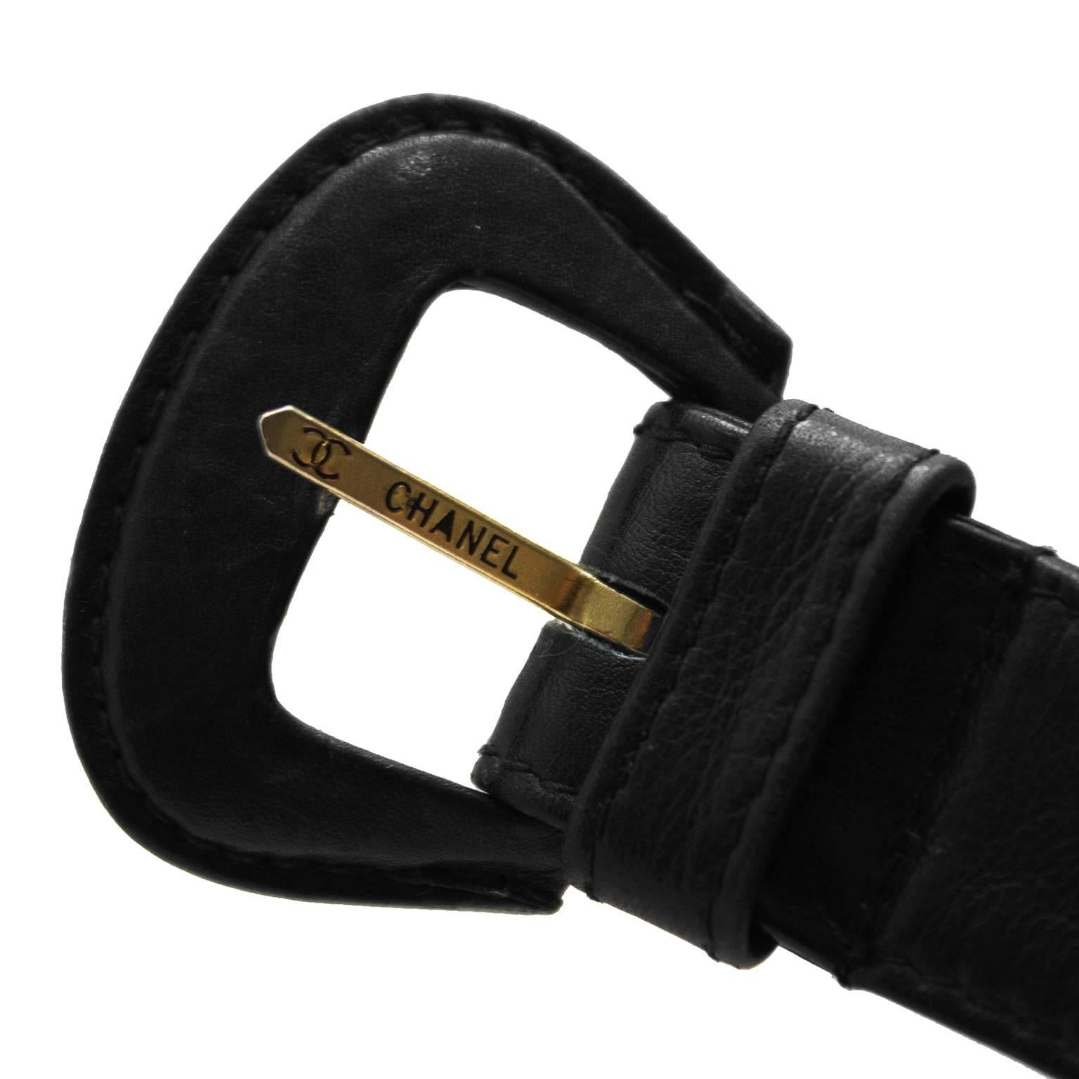 1980's Chanel Black Leather Skinny Belt With Chain Detail In Excellent Condition In Toronto, Ontario