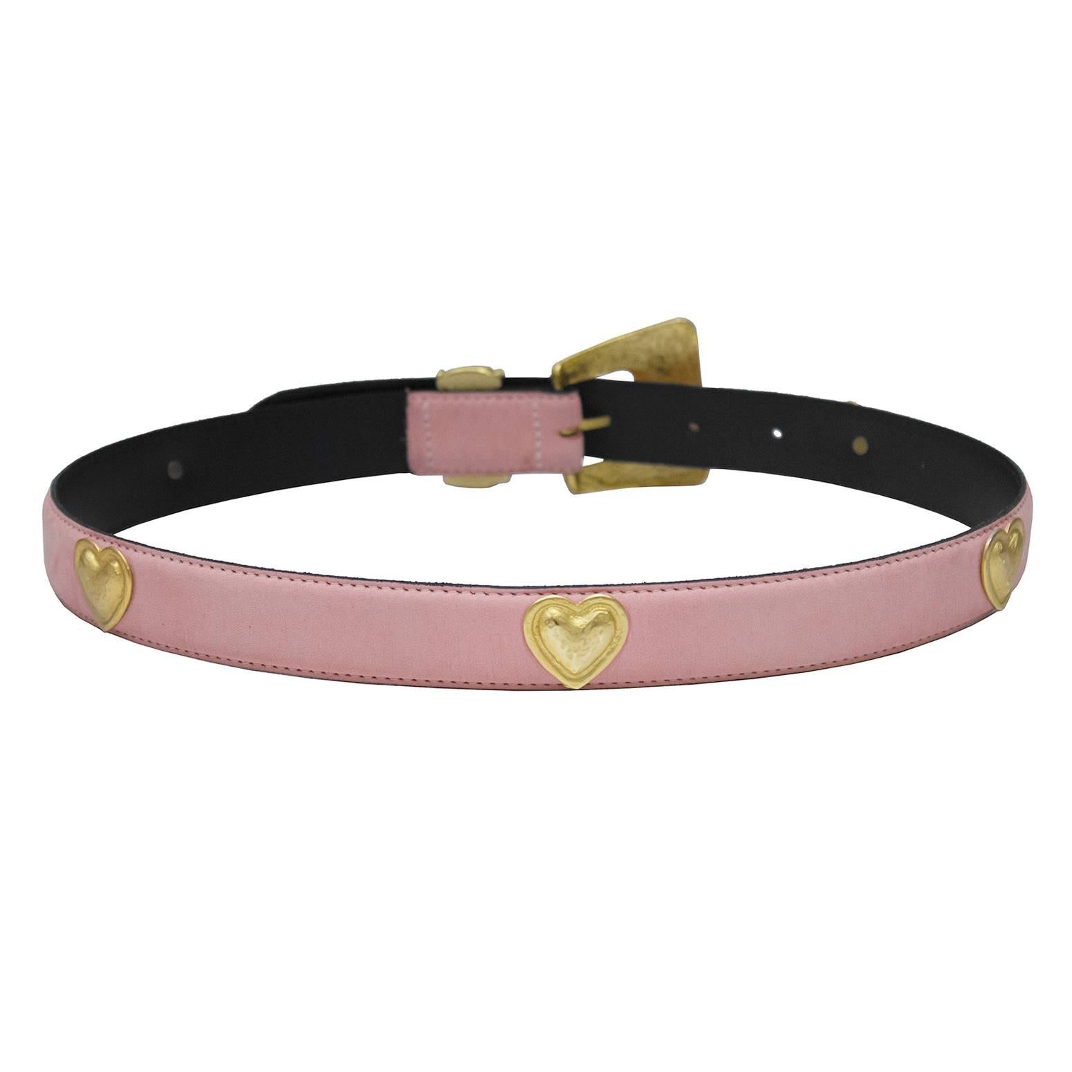Very Versace inspired, this 1980's pink leather belt by the French label Abaco has goldtone hearts affixed to it and an oversized goldtone buckle. Hammered finish, in excellent condition. Designed and created in Paris, Abaco has been a well known