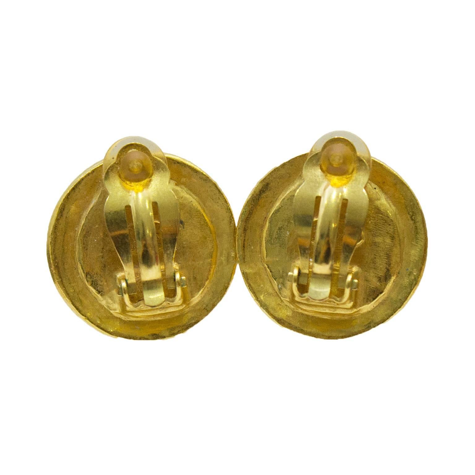 Chanel 1996 Autumn Glass And Gold Plated Clip On Earrings In Excellent Condition In Toronto, Ontario