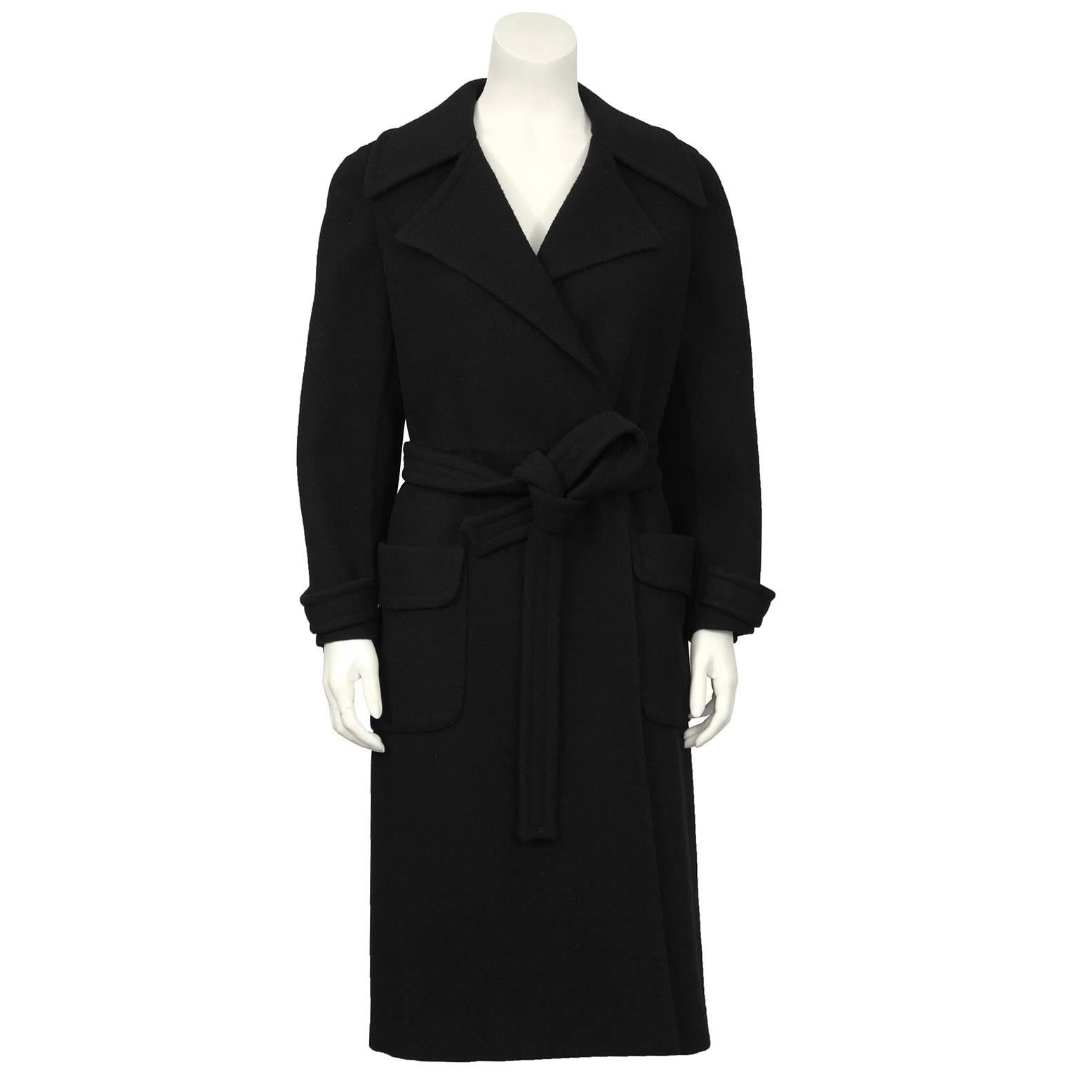 1970's double faced wool soft shaped coat. Notched collar, self tie belt and patch pockets with flaps. Perfect weight for winter travel. Welted seams give this coat a modern feel. Narrow shoulder, excellent condition. Fits like a US 4-6.

Sleeve: