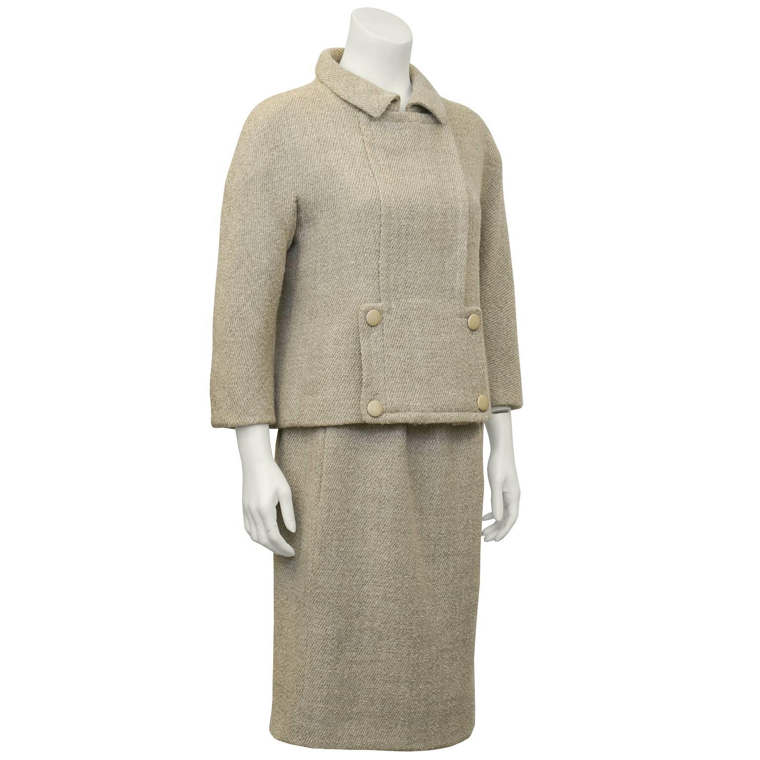 Stunning 60s Balenciaga Haute Couture beige wool suit, unique 4 button pocket detail on jacket. Fully lined and padded. In excellent vintage condition. Fits like US size 4-6.

Jacket: Sleeve 10