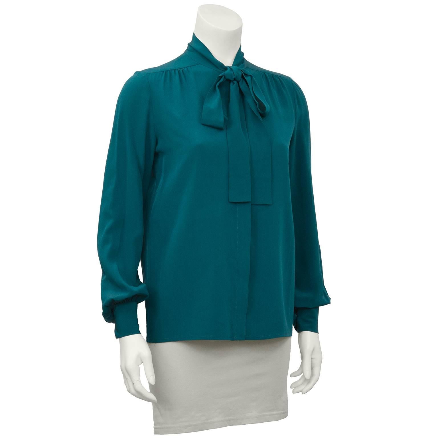 Chanel 1980's silk button front pussy bow shirt in green. Excellent condition, fits like a US size 4.

Shoulder 17